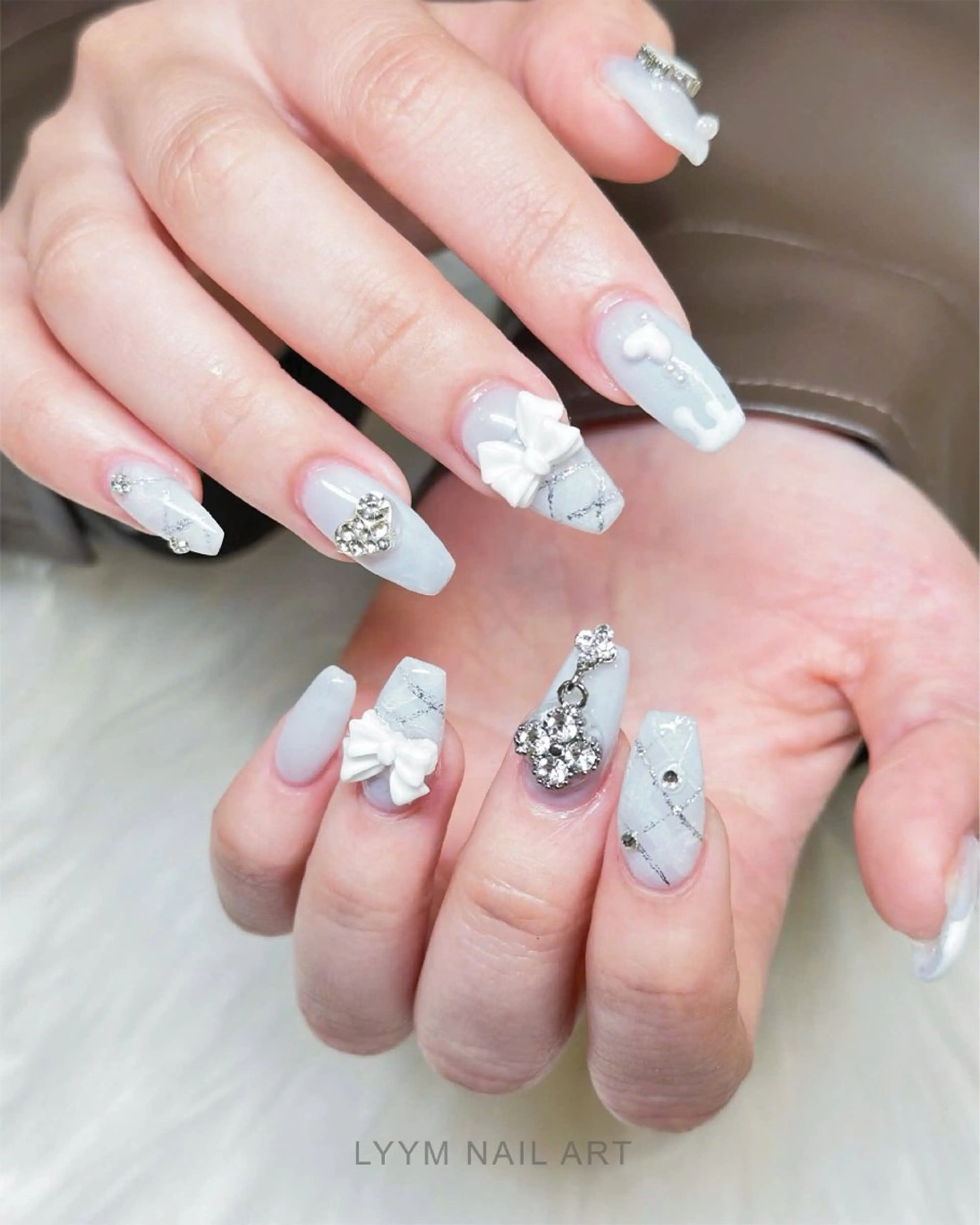 ネイル ブルー ラメ(グリッター) リボン 春ネイル 夏ネイル ハンドネイル LYYM Salonのネイルデザイン