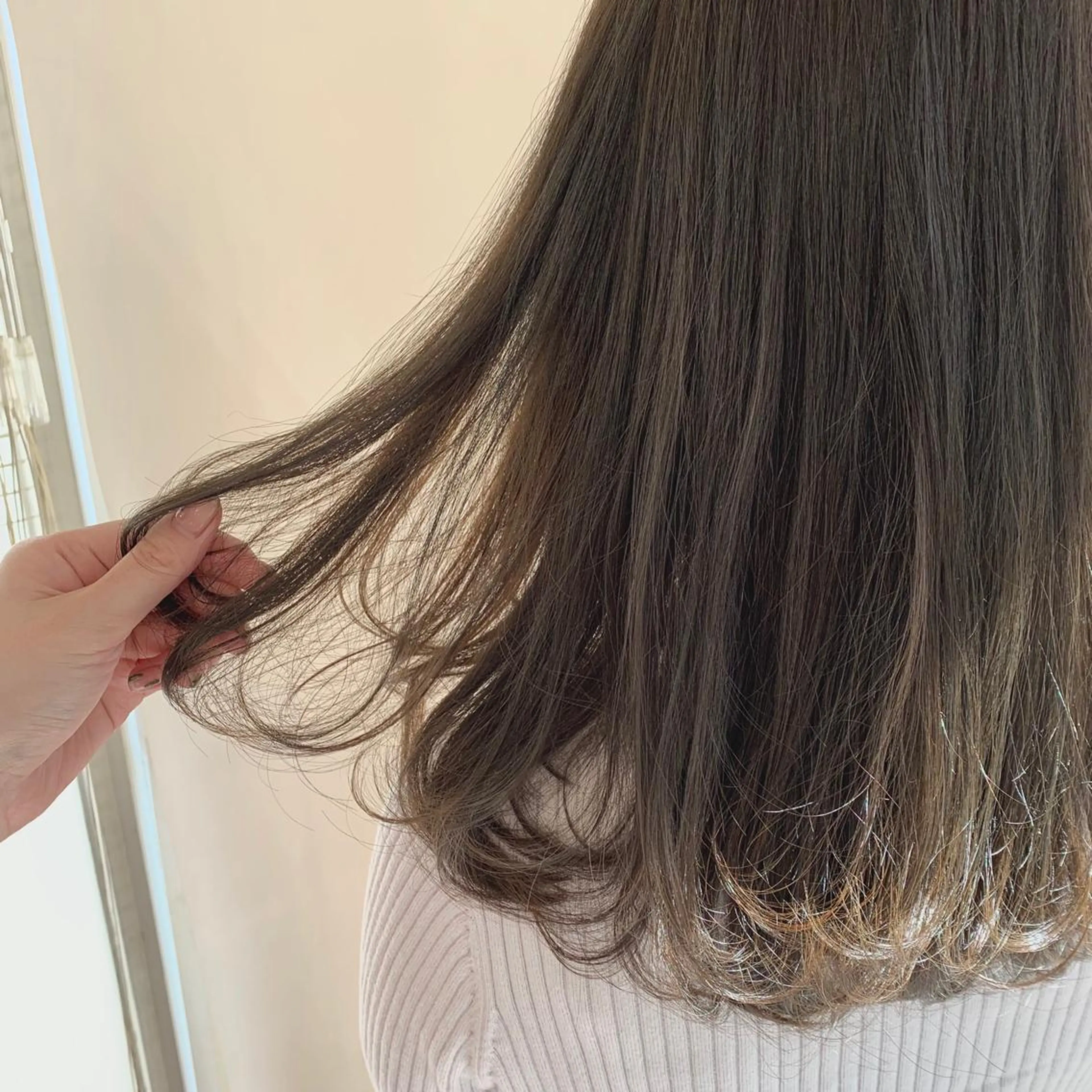 セミロング カラー パーマ ヘアアレンジ 透明感カラー カット ヘアカラー トリートメント 加藤 綾華のヘアスタイル