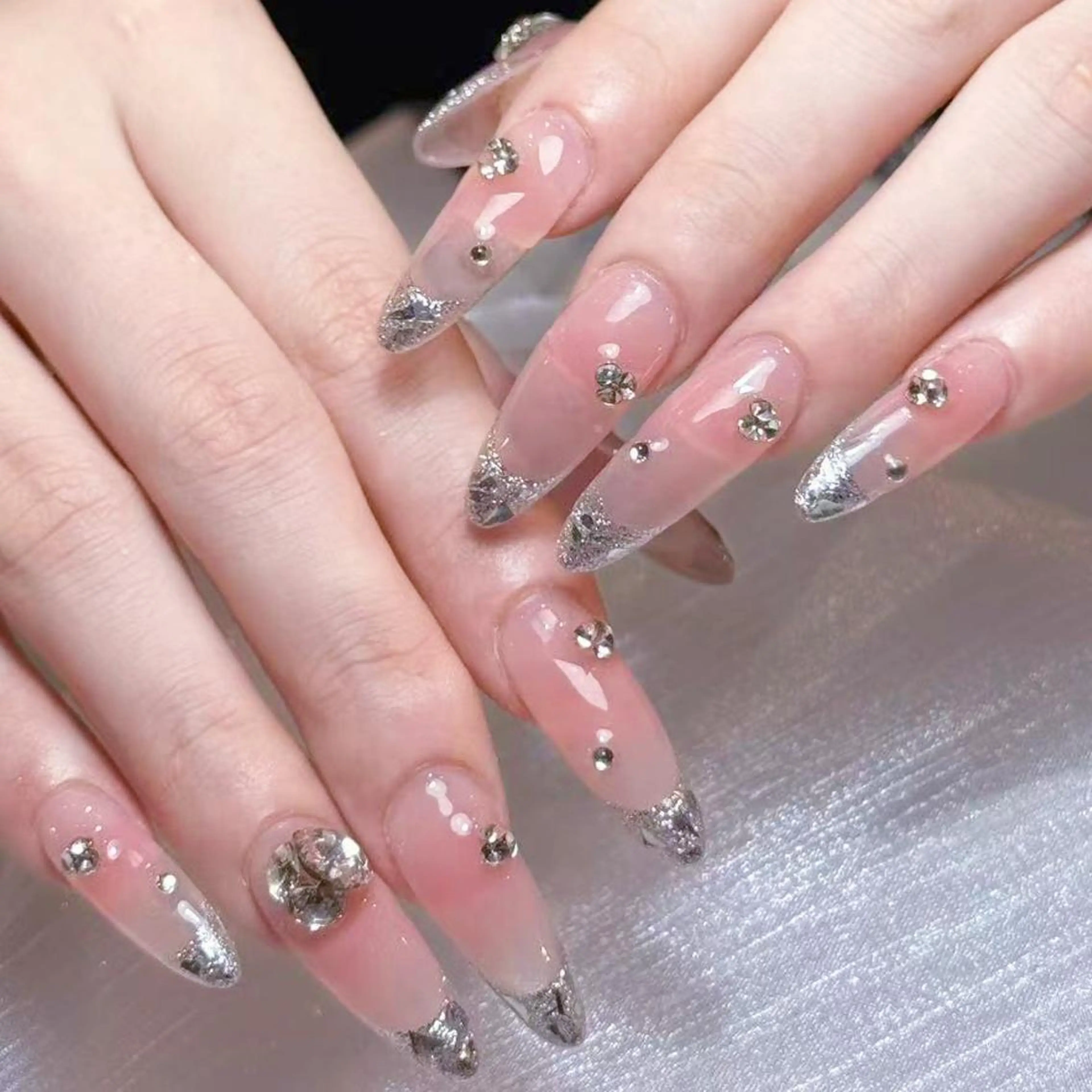 ネイル アートネイル オーロラネイル ガーリー キラキラネイル 韓国ネイル ハンドネイル DIAMOND 💦のネイルデザイン