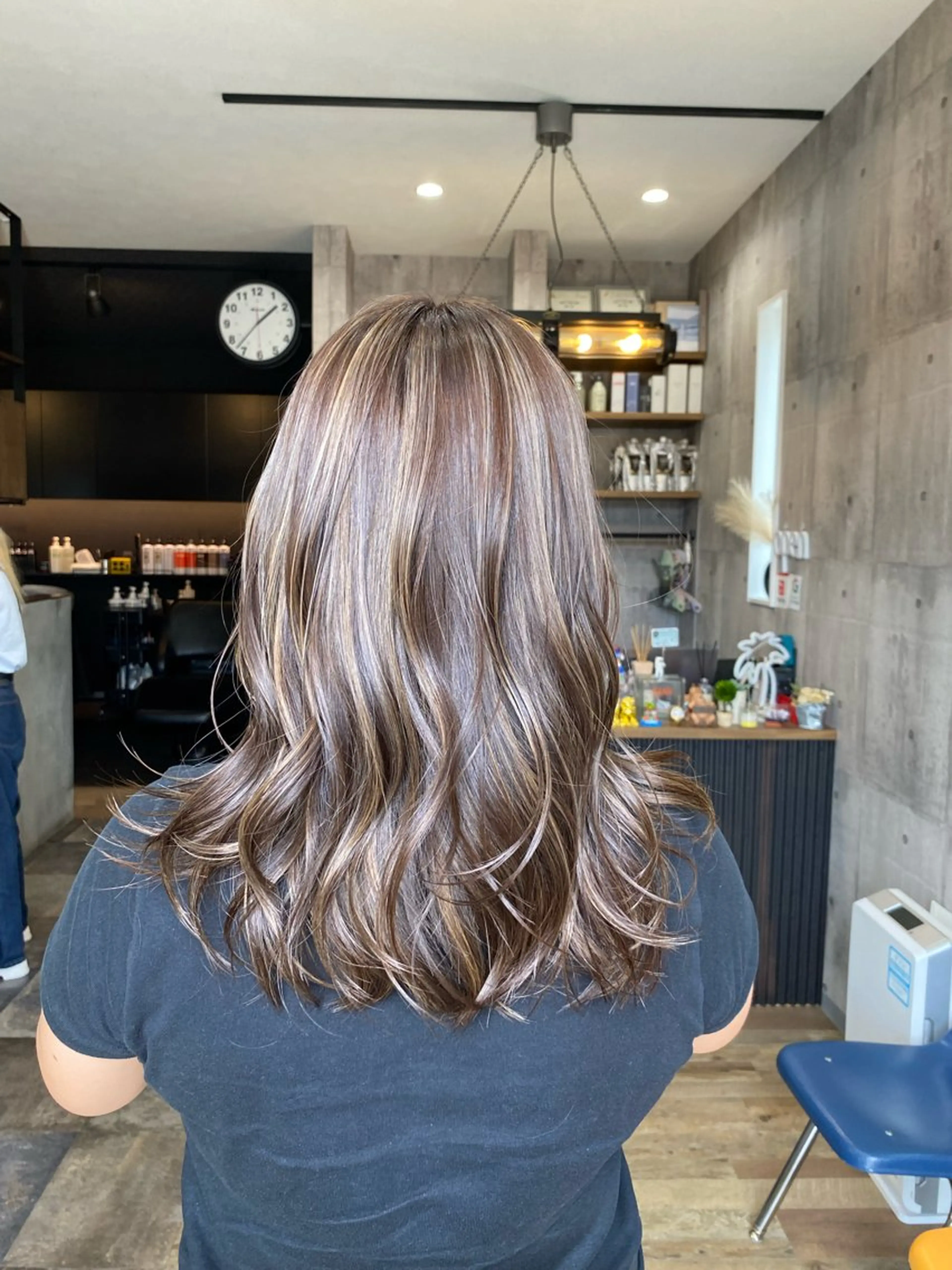 ミディアム 3Dハイライト ハイライト ヘアカラー haku hair salon所属・わたぬき りるのヘアスタイル