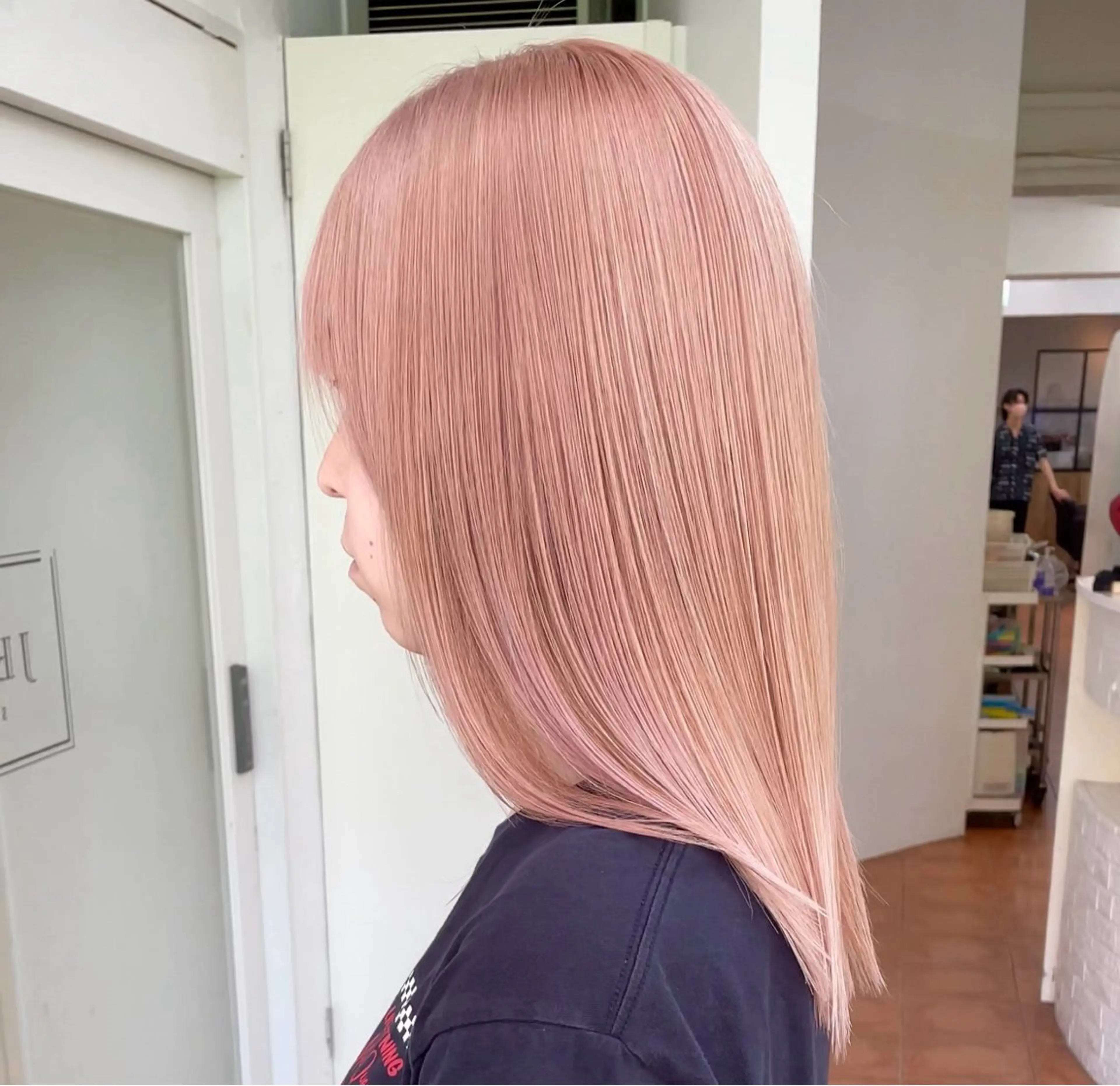 セミロング カラー ベージュカラー 透明感カラー ハイトーンカラー ピンクカラー ピンクベージュ JEWIL SHIBUYAのヘアスタイル