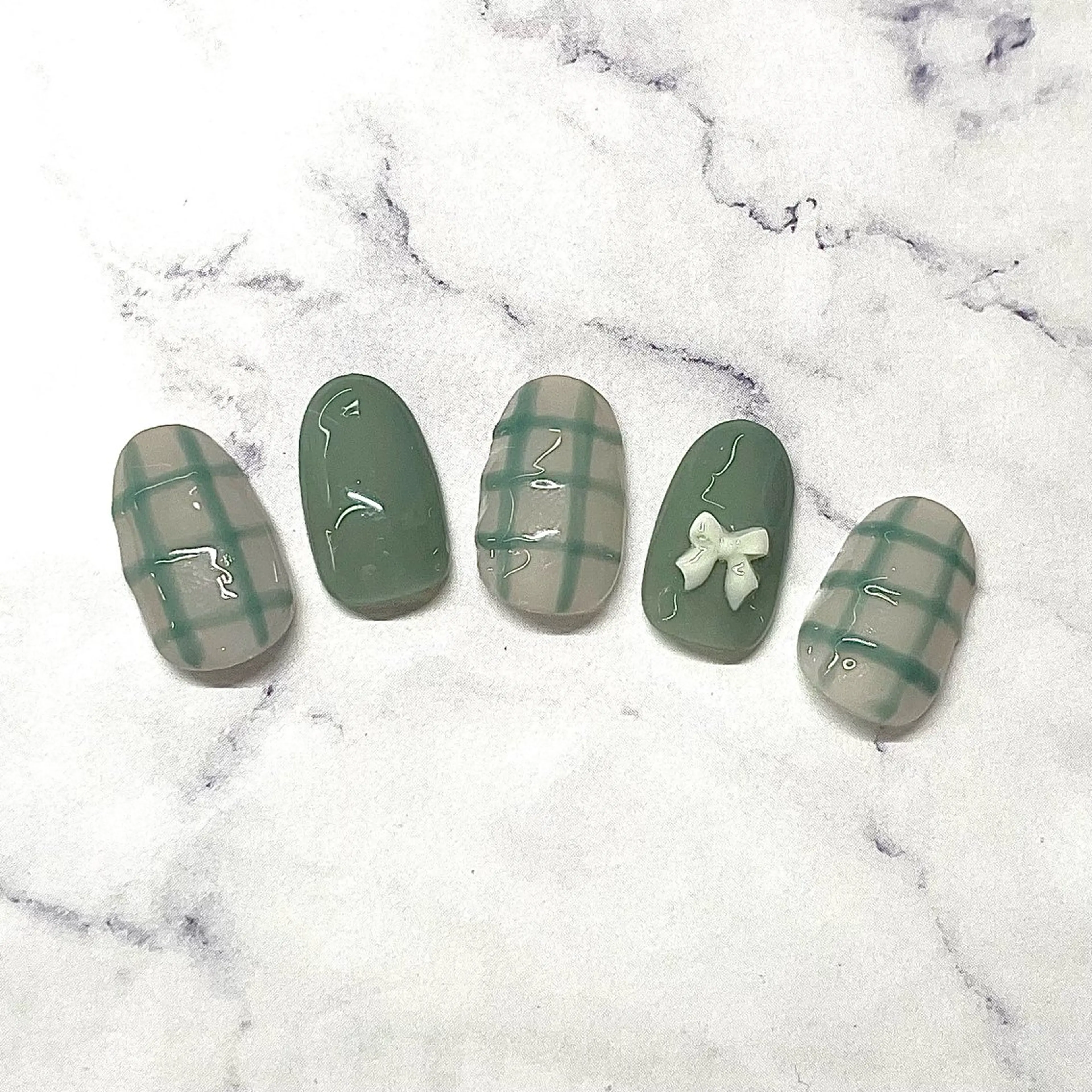 ネイル ハンドネイル AYA Reginaのネイルデザイン