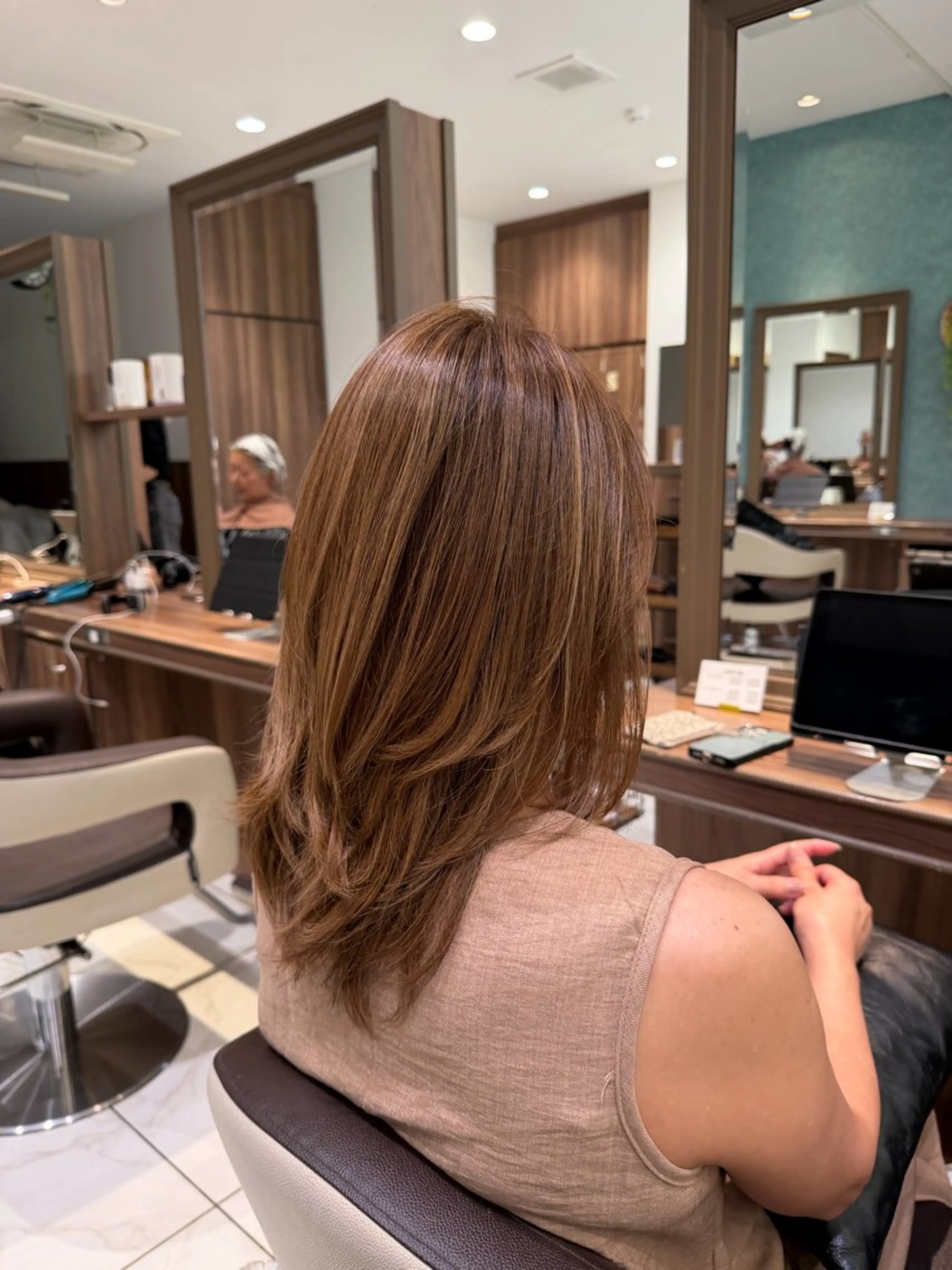 ミディアム カラー バレイヤージュ ハイライトカラー ハイライト レイヤーカット ヘアカラー 🇰🇷韓国ヘア★ 副店長.쿠리타⭐︎のヘアスタイル