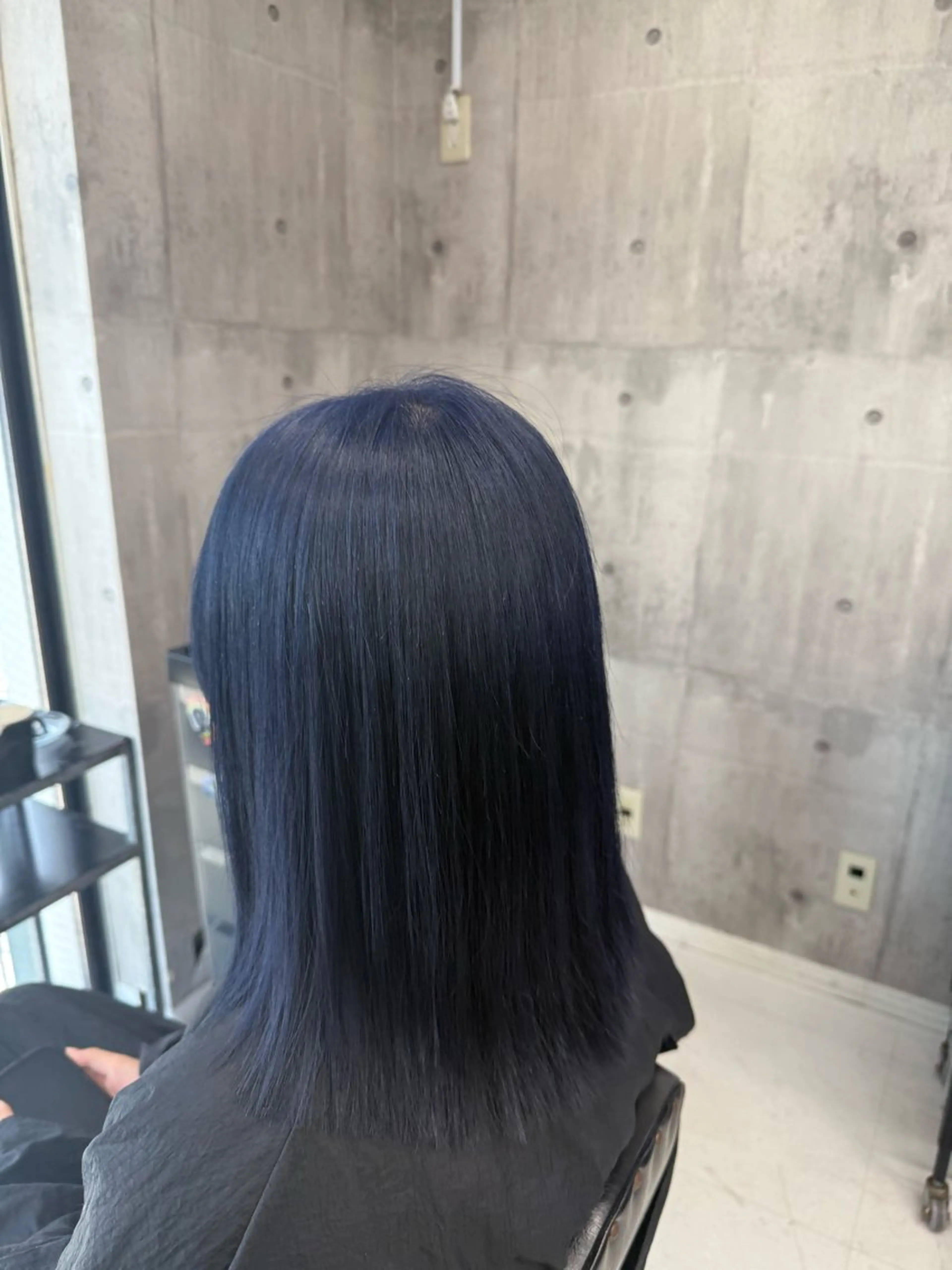 セミロング カラー メンズ メンズバレイヤージュ メンズブリーチ メンズハイライト メンズハイトーン メンズインナーカラー ヘアカラー トリートメント ☁️かずき☁️寒色 ・インナー特化🌟のヘアスタイル