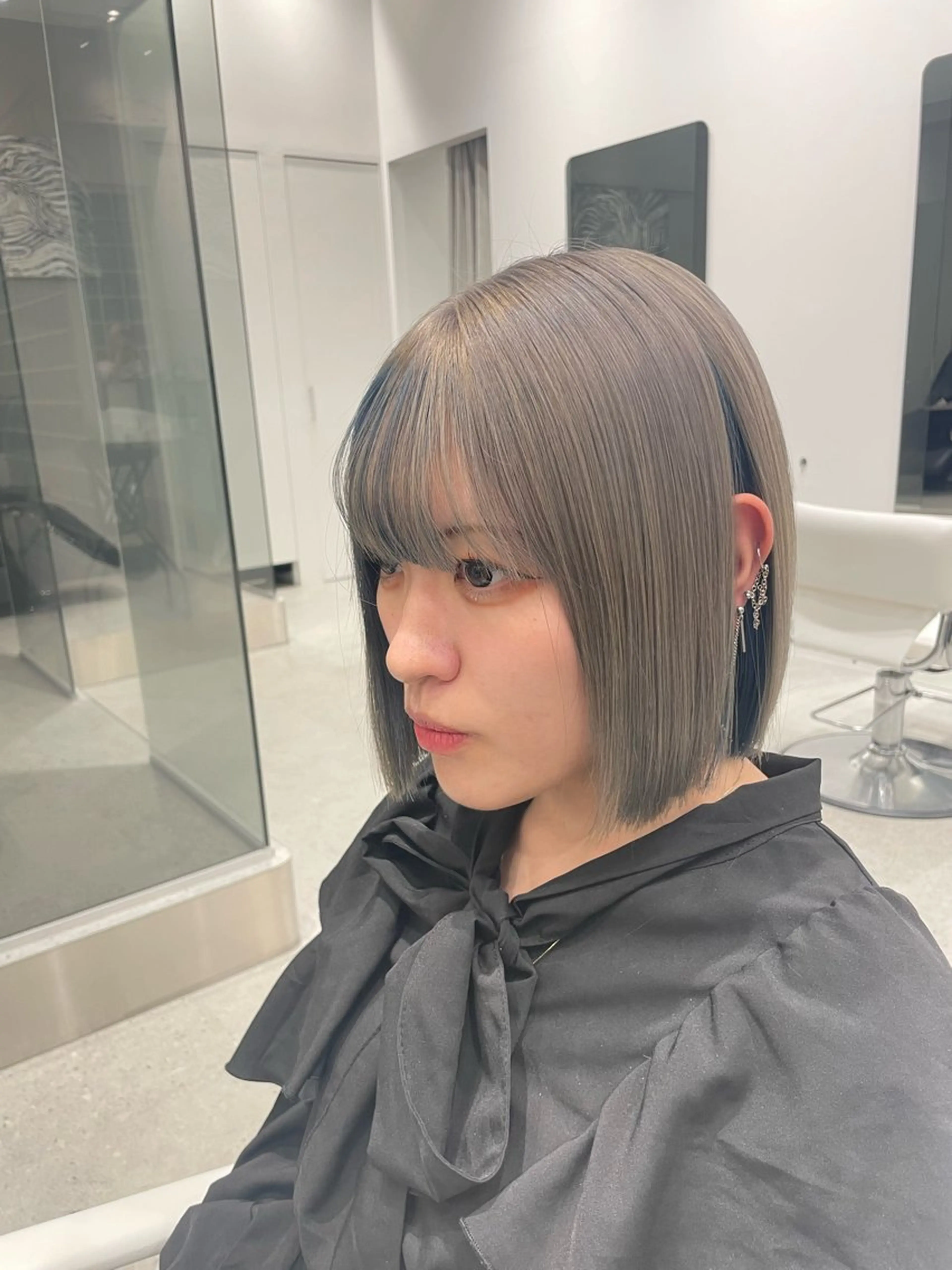 カラー ブルーカラー ダブルカラー グレージュ 無料ショートモデル 募集中❗️秋山ひらいのヘアスタイル