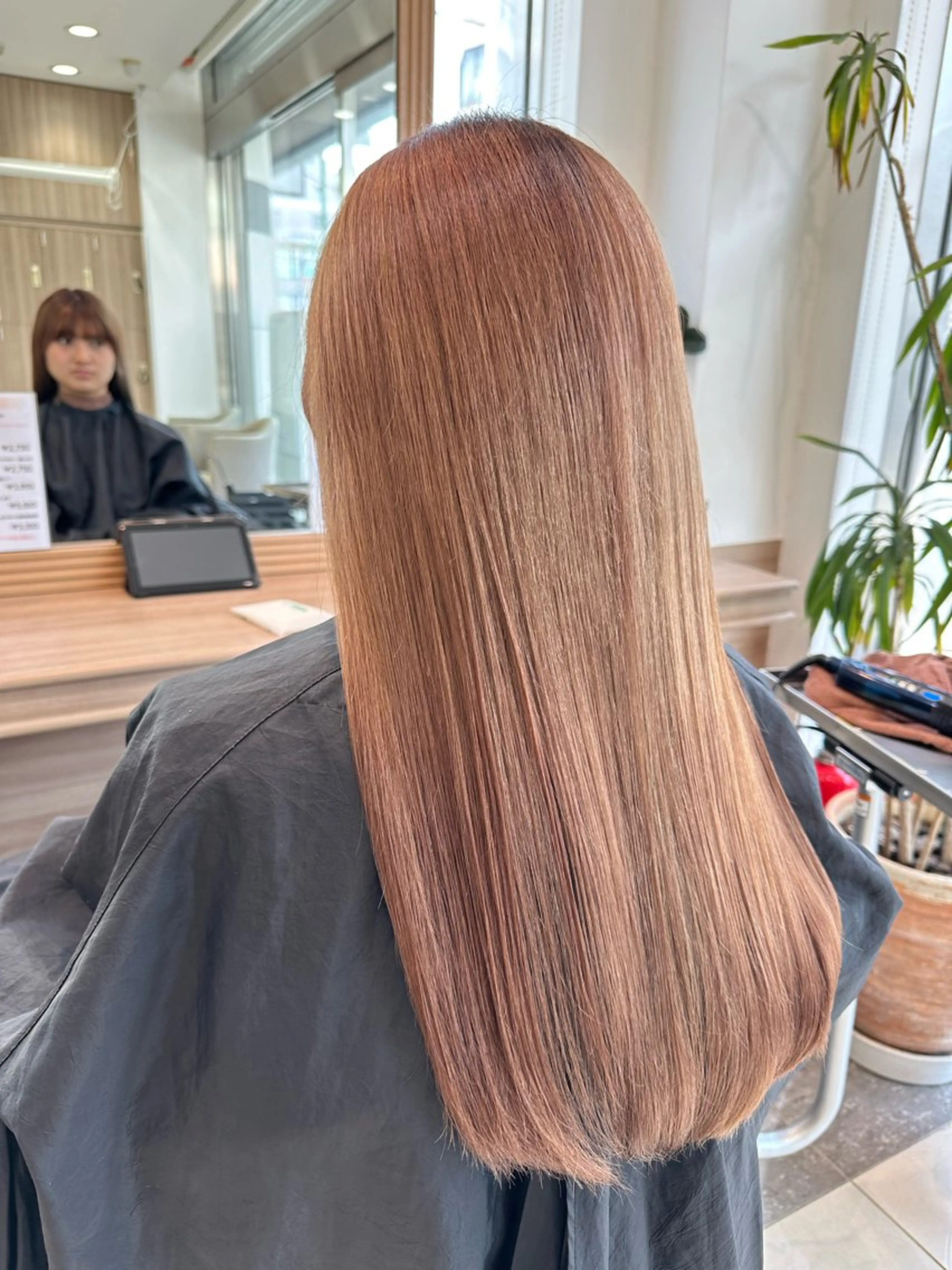 ロング カラー ベージュカラー ハイトーンカラー ミルクティーベージュ 勝見 美春のヘアスタイル