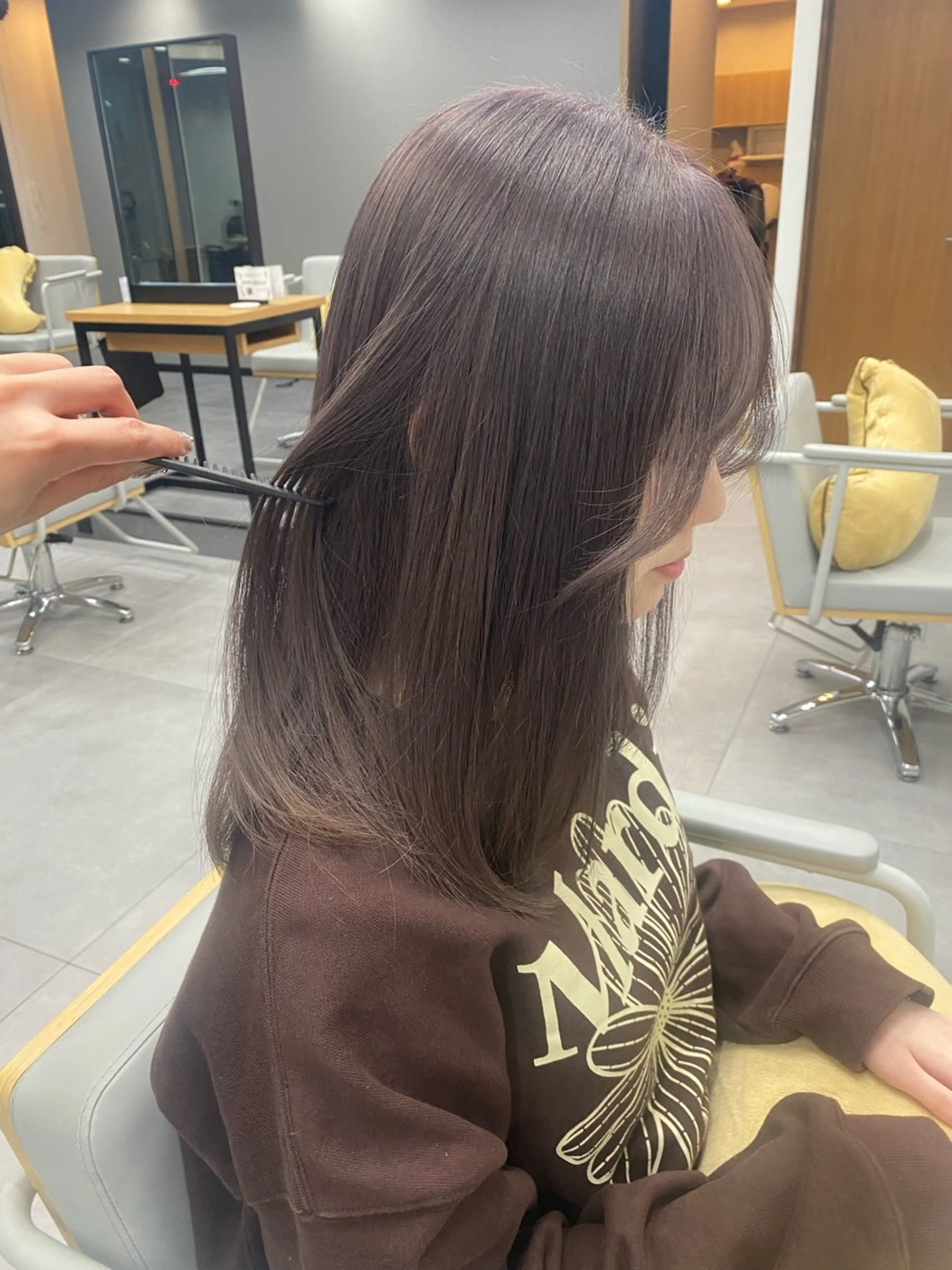 ミディアム カラー ベージュカラー ブリーチ ラベンダーカラー ラベンダーベージュ CIEN所属・松下 育未のヘアスタイル