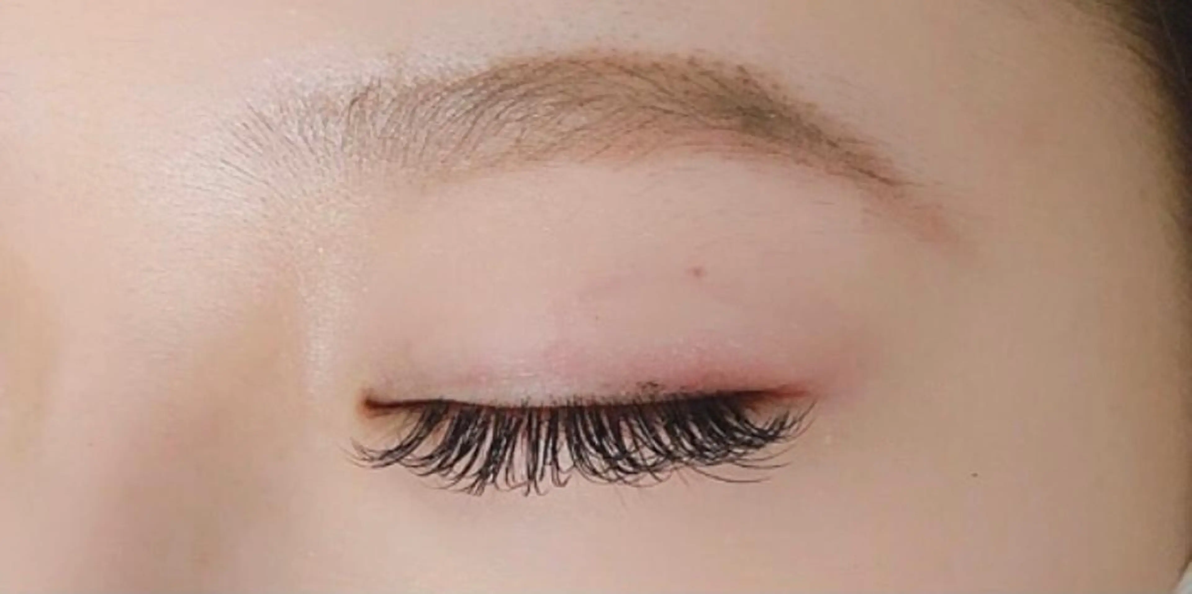 〘国産抗菌セーブルエクステ 、低刺激グルー使用〙🔸フラットラッシュ100本🔸自まつげに優しくボリュームupの写真