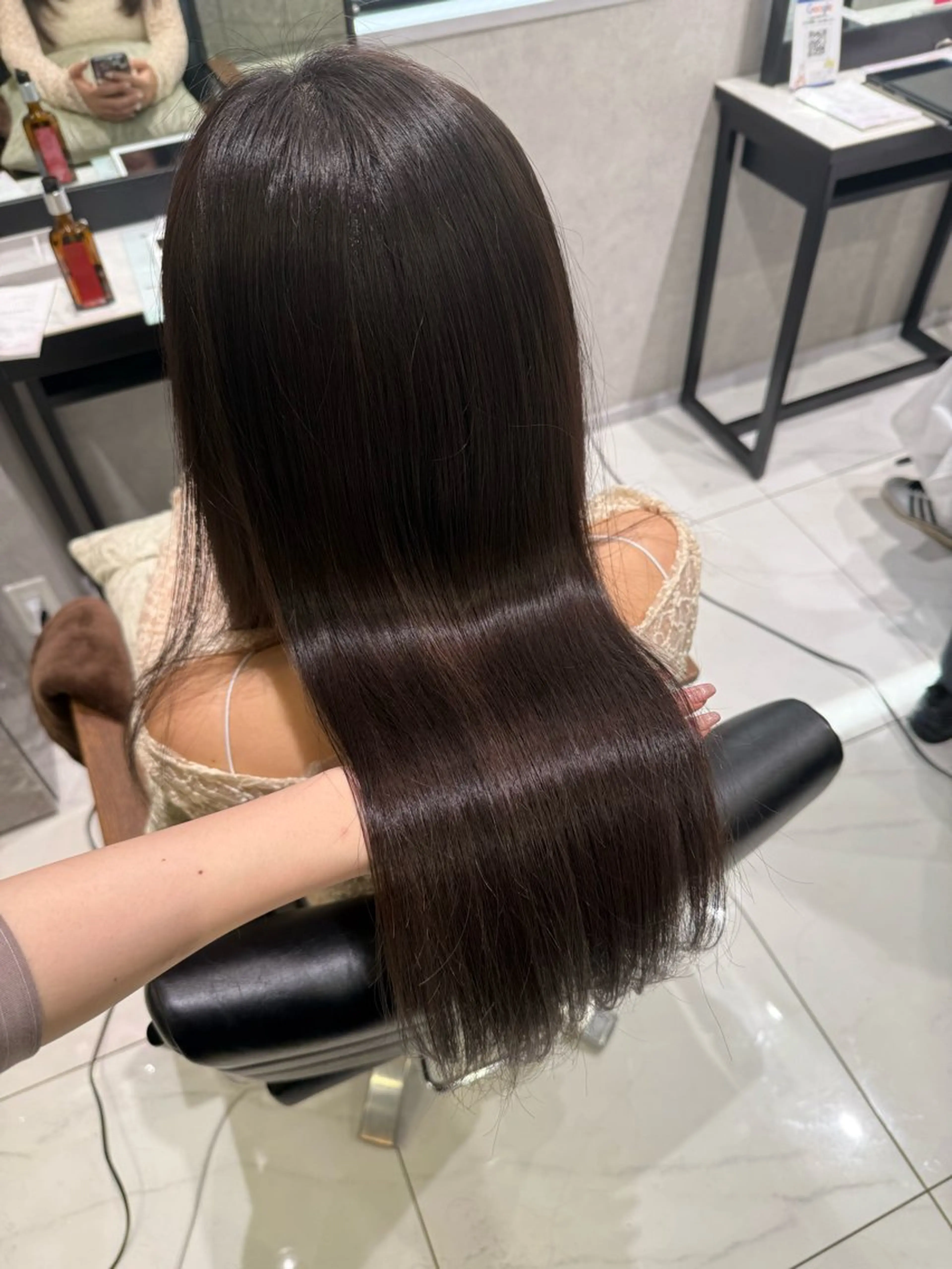 ロング 艶ブラウン/赤み消し /盛れる顔周りのヘアスタイル