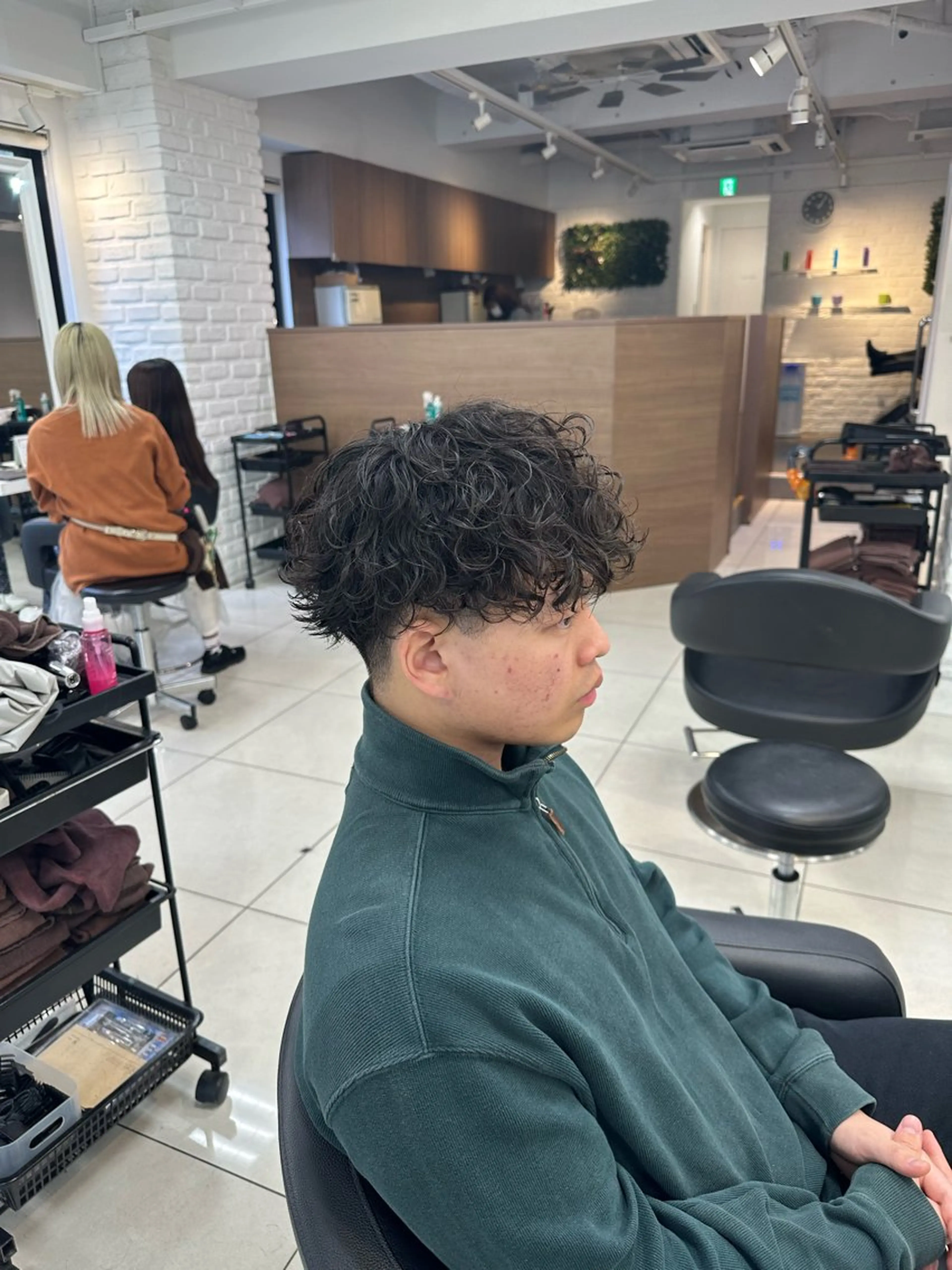 ショート パーマ メンズ メンズパーマ 波巻きパーマ 外国人風カラー カット パーマ トリートメント フェザーパーマ職人 🪶ryosukeのヘアスタイル