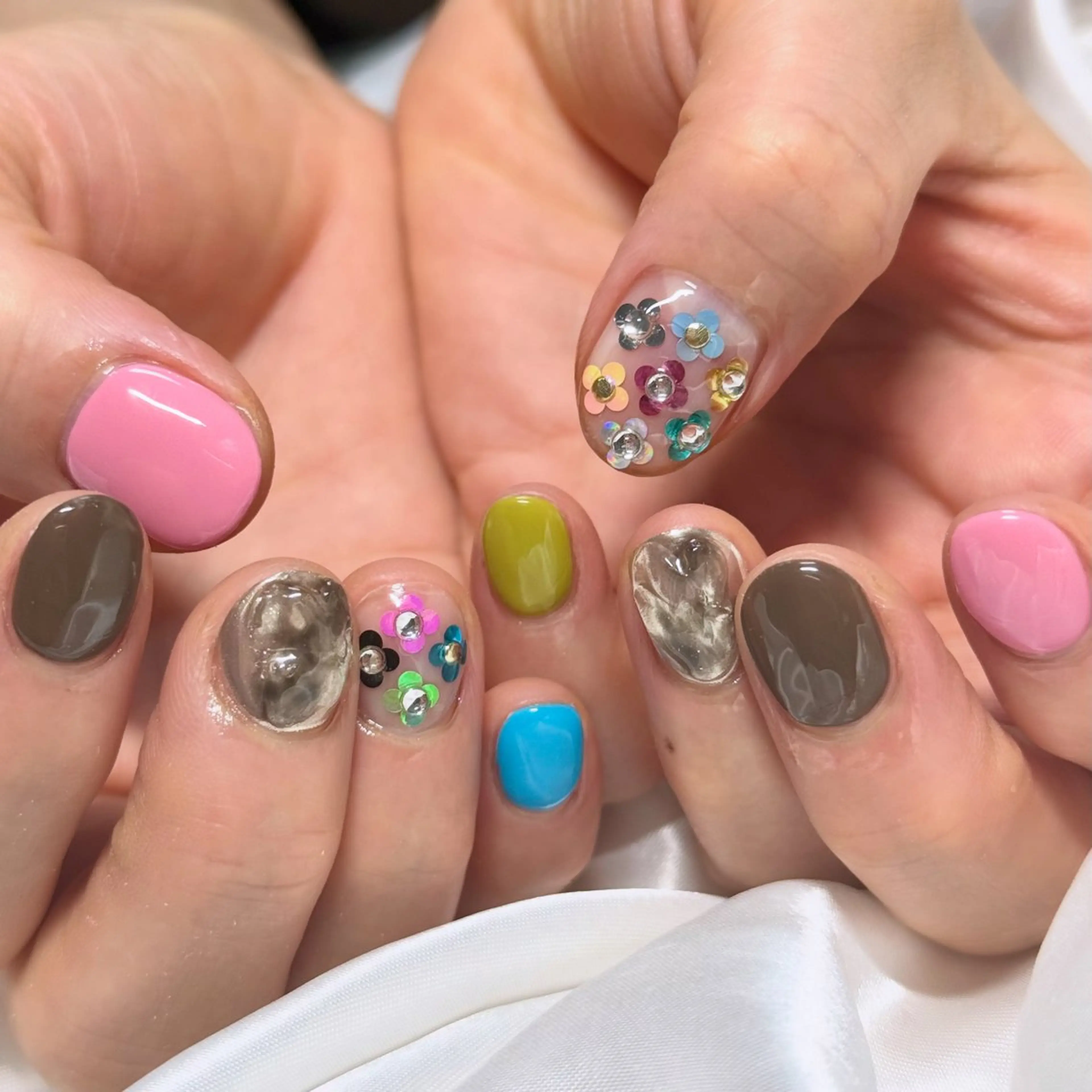 ネイル クリアネイル ぷっくりネイル ショートネイル ハンドネイル OKIKA所属・【OKIKA】 らん🦖🌈🧡のマツエク・マツパデザイン