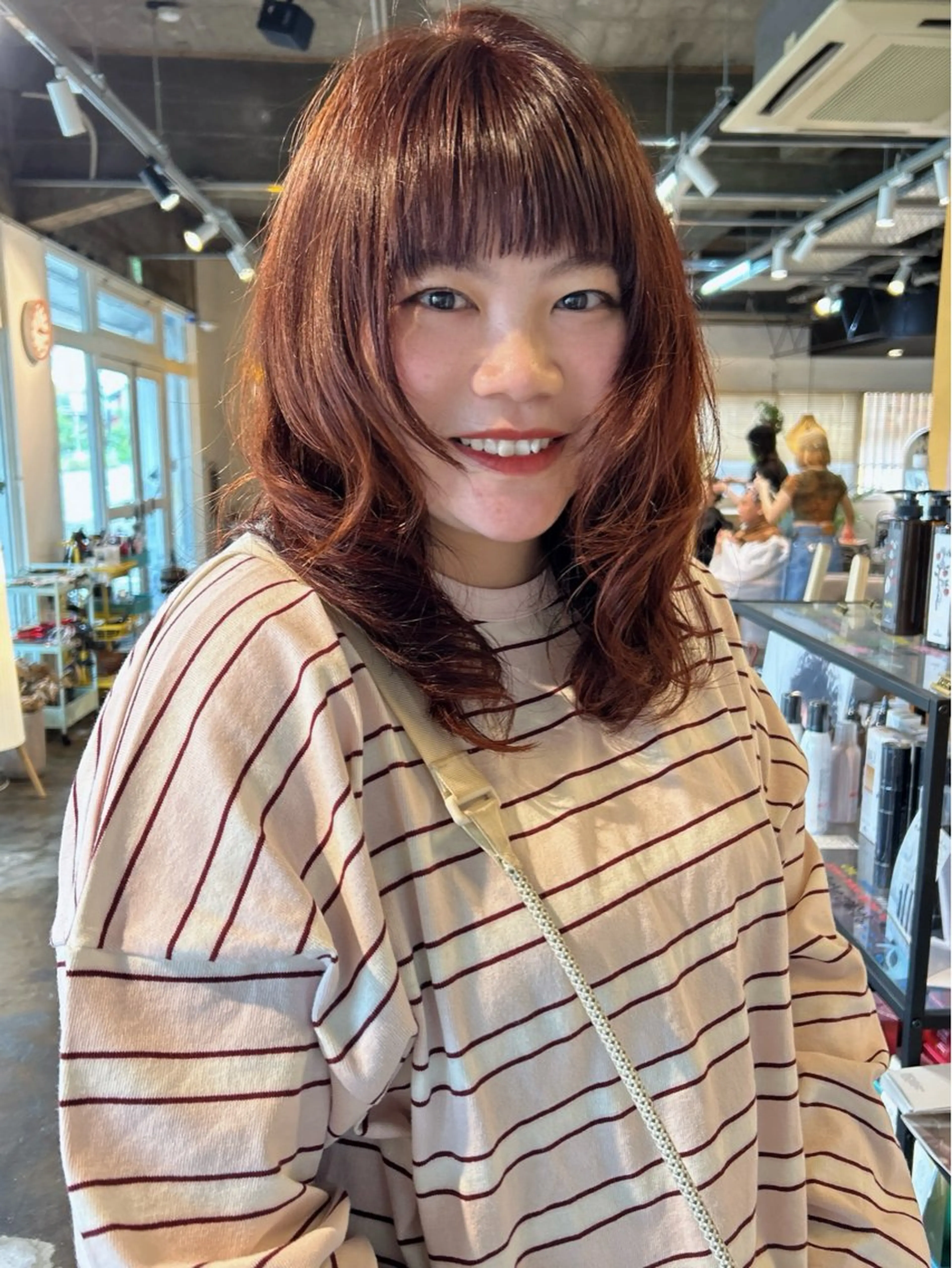 ミディアム カット ヘアカラー shiho/レイヤー /透明感カラーのヘアスタイル