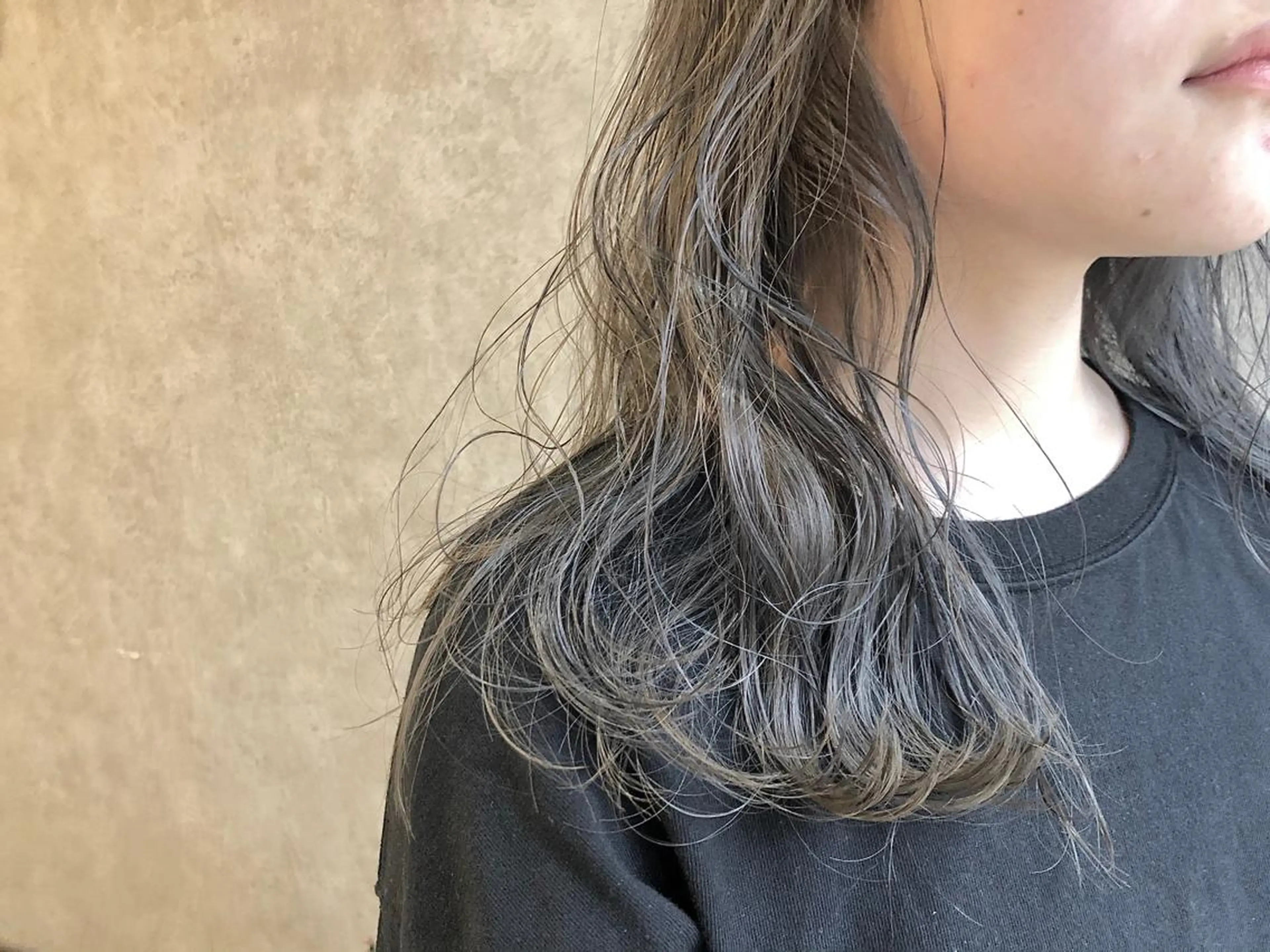 セミロング カラー 顔周りレイヤー/韓国 ブリーチminamiのヘアスタイル