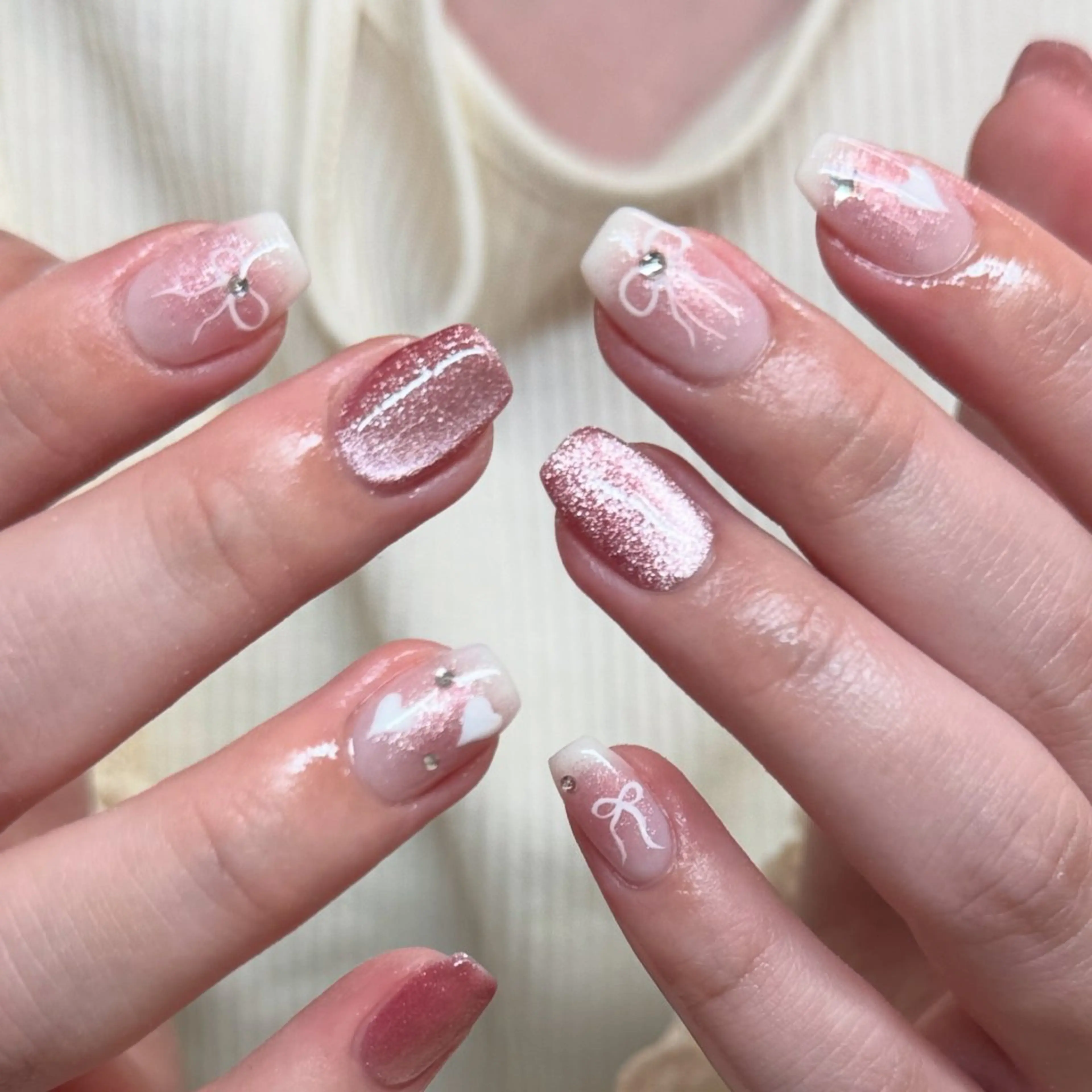 ネイル アートネイル ジェルネイル 氷ネイル・うるうるネイル キラキラネイル ニュアンスネイル Pins16所属・HI-KO 🦙のネイルデザイン