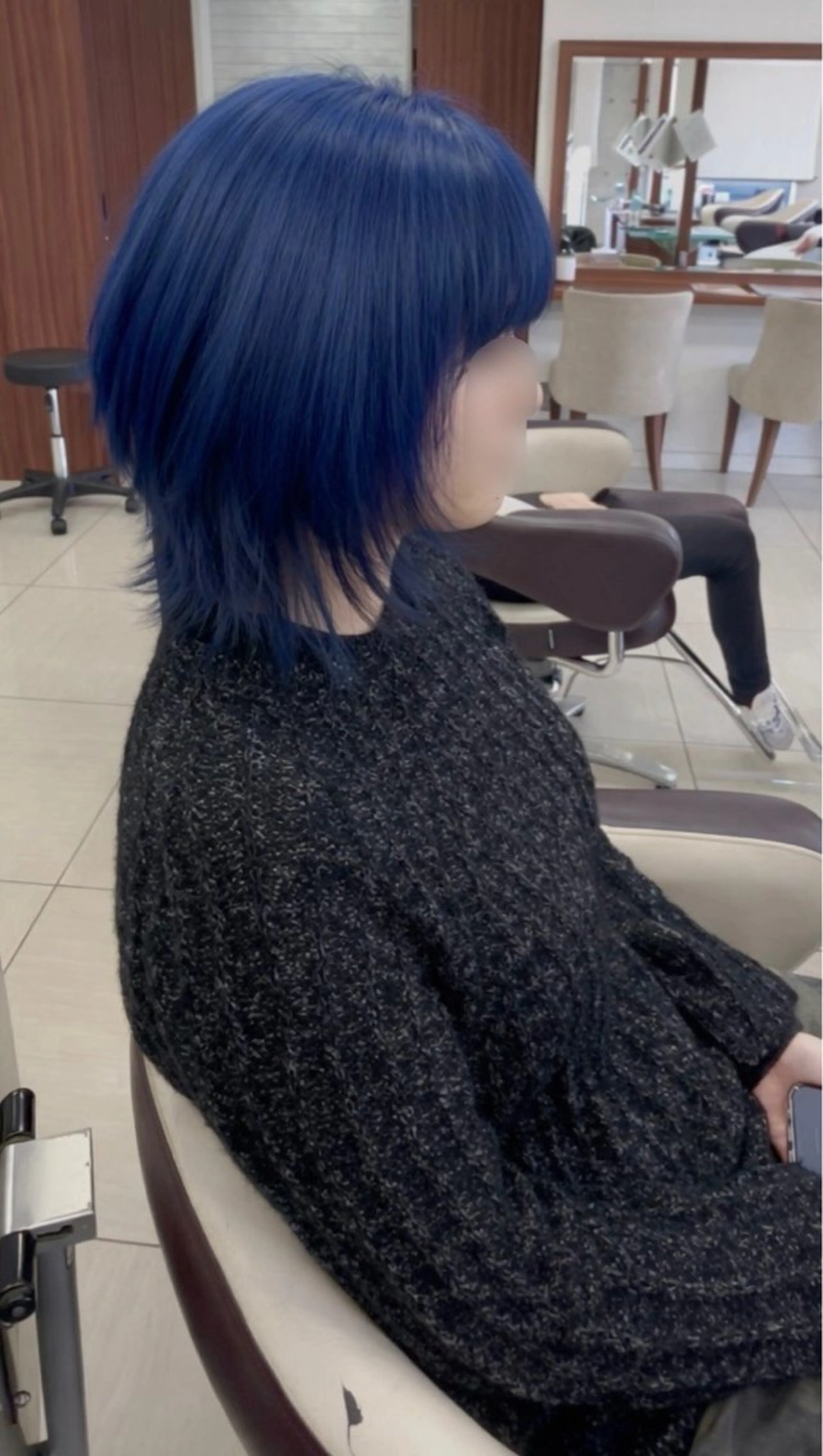 ミディアム カラー ブリーチ ブルーカラー 縮毛矯正 片岡 勇翔のヘアスタイル