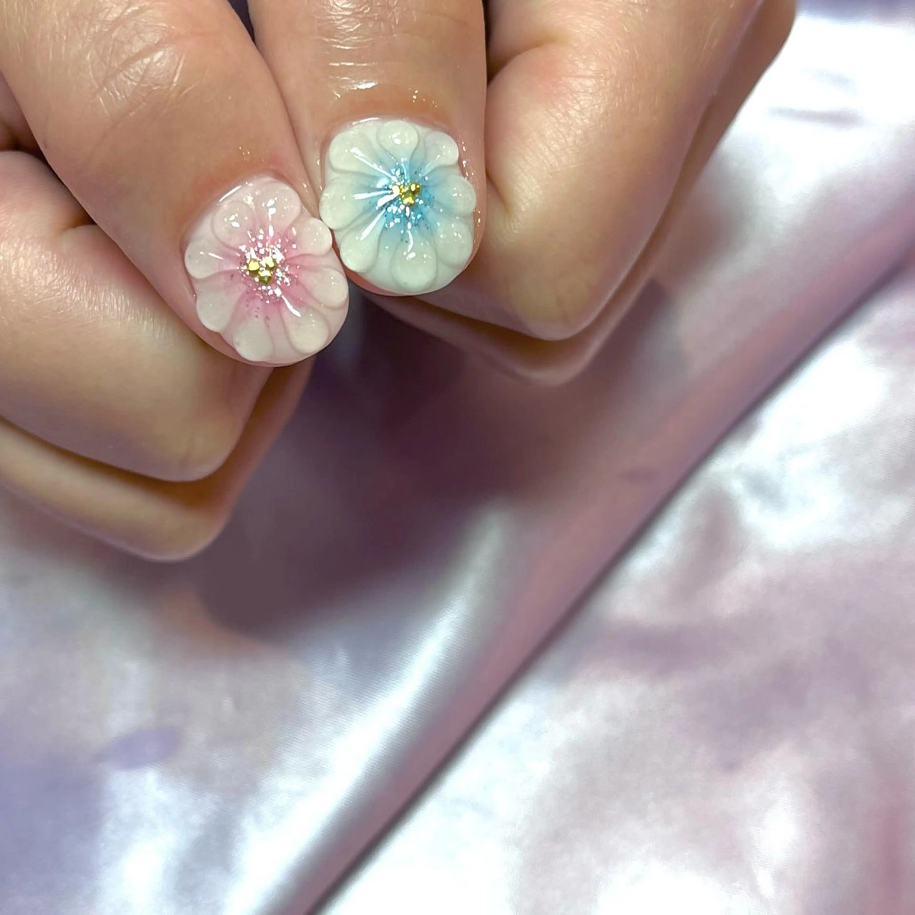 ネイル オーロラネイル チークネイル フラワーネイル ガーリー キラキラネイル ハンドネイル para ☀︎ sol by BECK所属・Para Sol nail　Maoのネイルデザイン