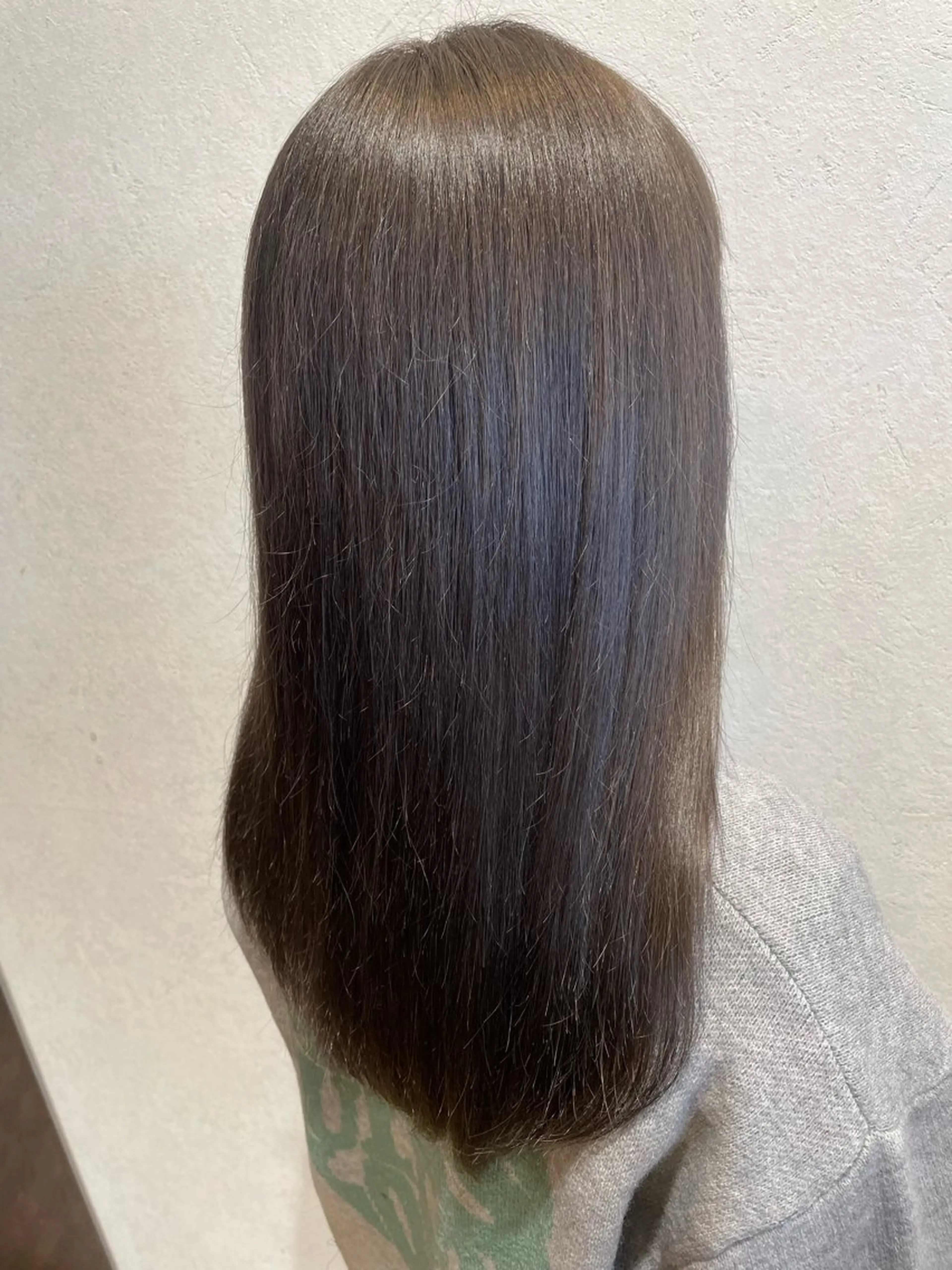 カラー 岡村 真子のヘアスタイル