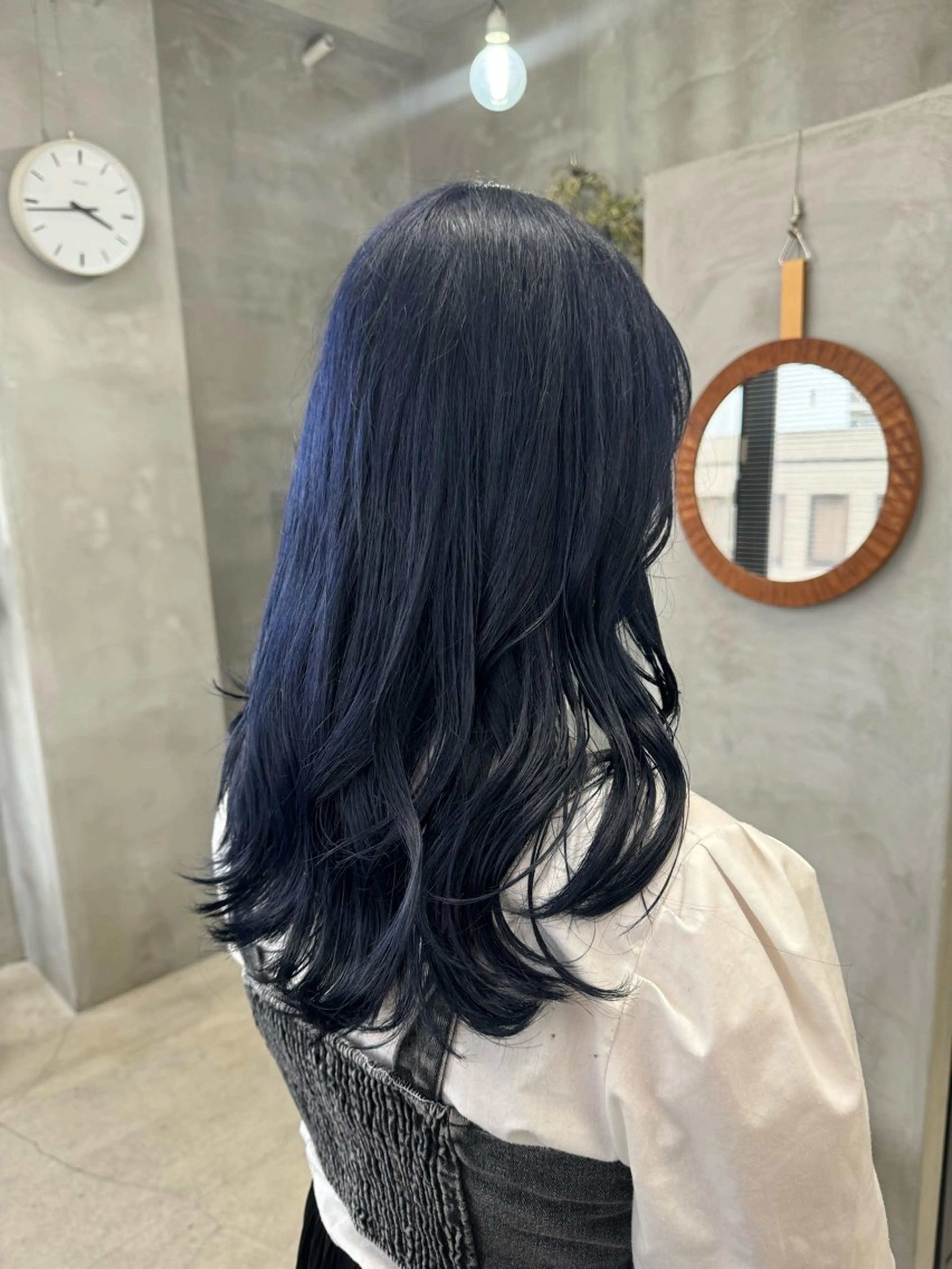 セミロング カラー ブリーチ ブルーカラー tetohair ありもとみゆのヘアスタイル