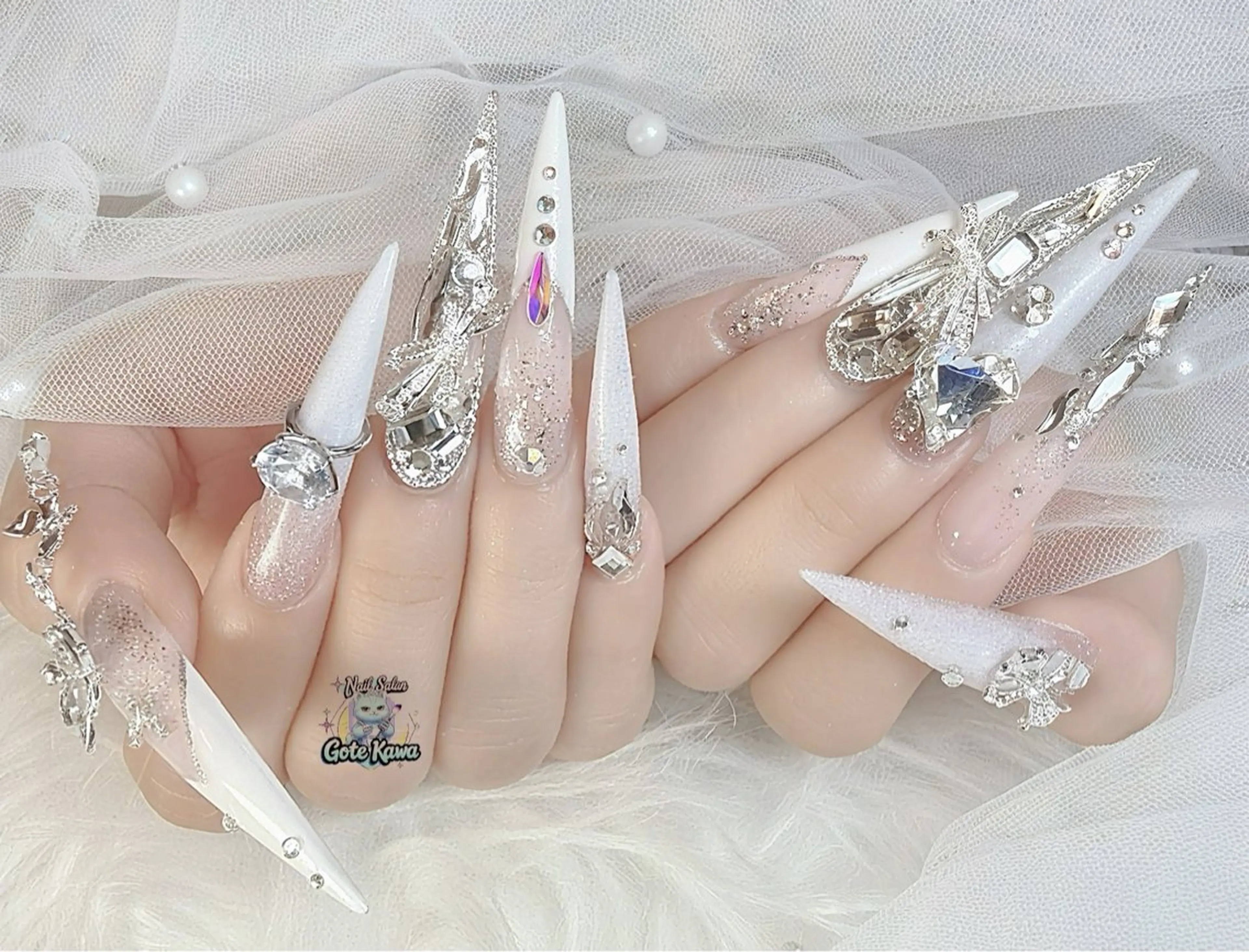 ネイル アートネイル 長さ出し キラキラネイル ロングネイル スカルプネイル ハンドネイル ハンドケア GOTE KAWA Nail Salon(ゴテかわ)所属・Gote Kawa nail salonのネイルデザイン