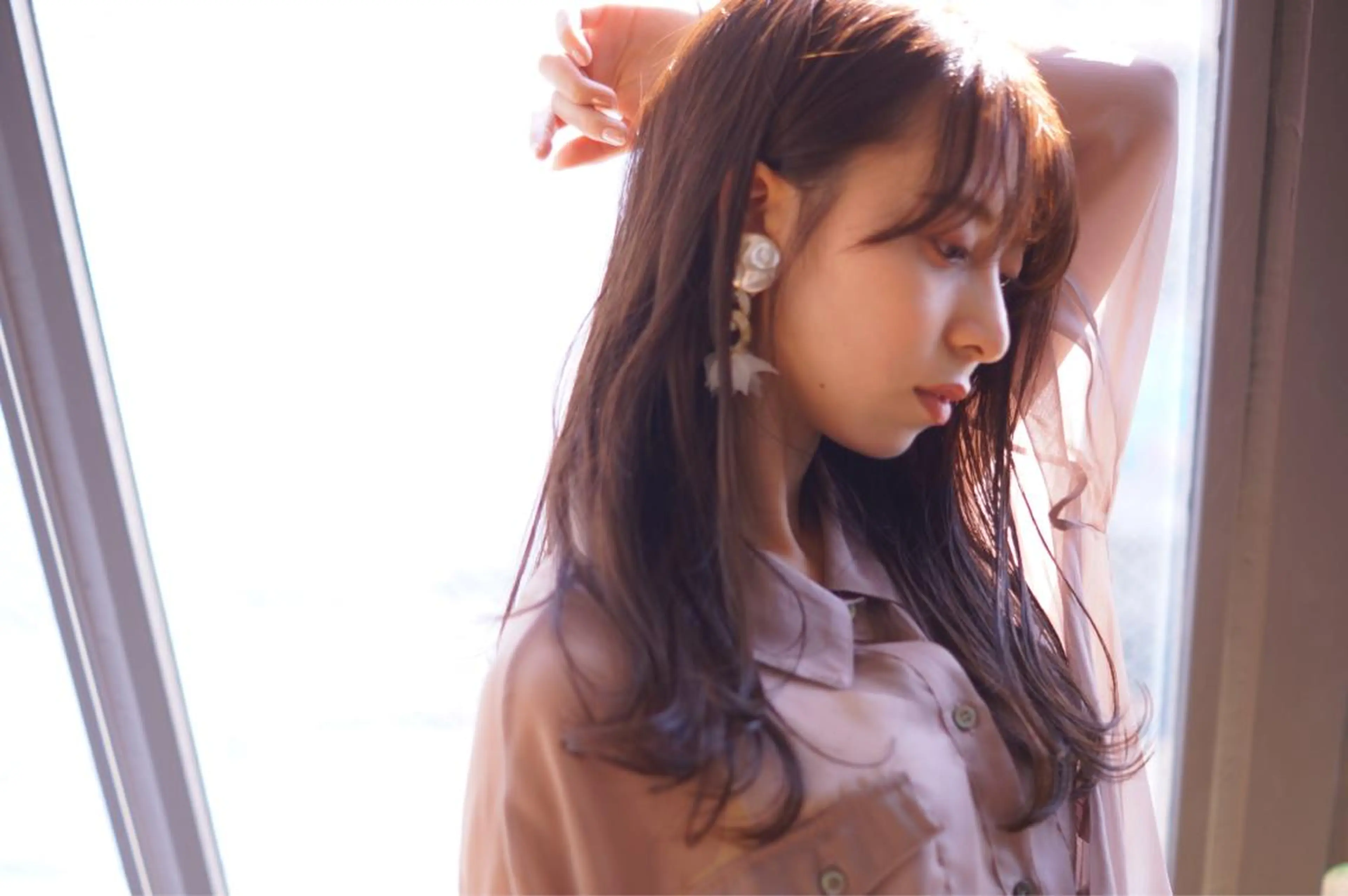 セミロング アッシュ 外国人風カラー ハイライト 髪質改善 韓国風ヘア カット ヘアカラー 縮毛矯正 トリートメント hoNua. 栄/透明感カラーのヘアスタイル