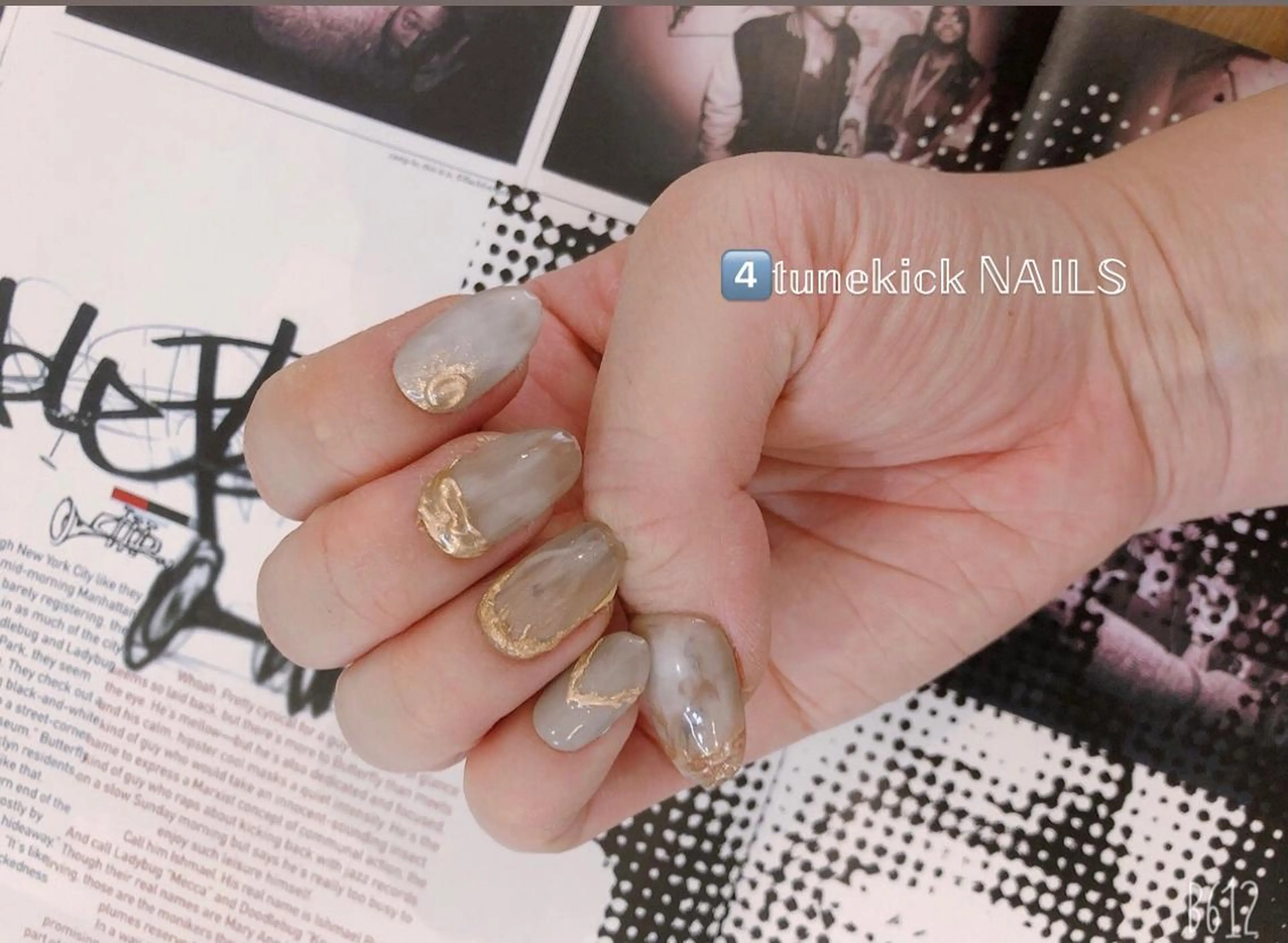 ネイル ニュアンスネイル ストーンネイル 4tunekick NAILS(フォーチュンキックネイルズ)所属・光森 淳子のネイルデザイン
