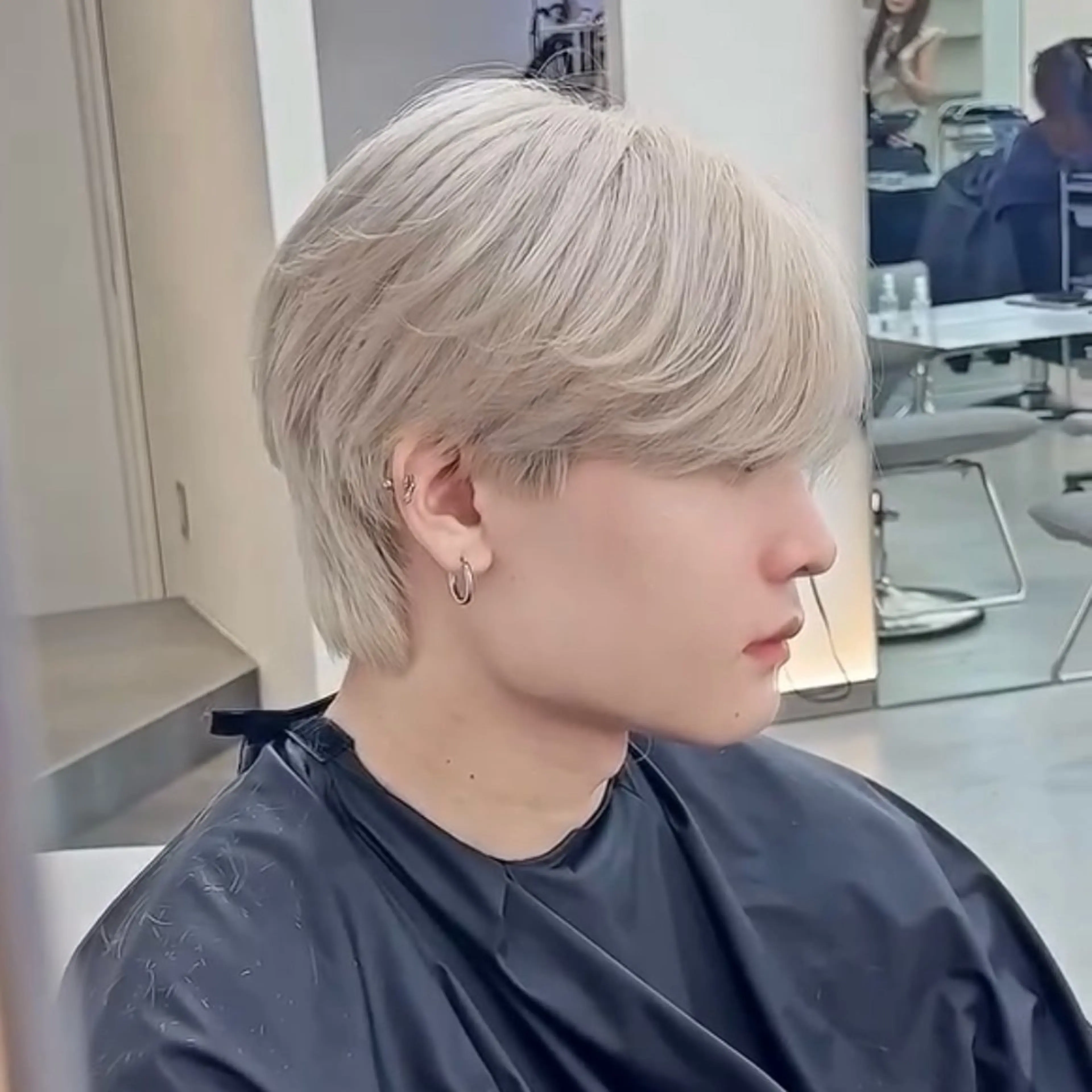 ショート カラー メンズ ブロンド ホワイトブロンド カット ヘアカラー ムラ修正💎 艶髪ハイトーン💎のヘアスタイル