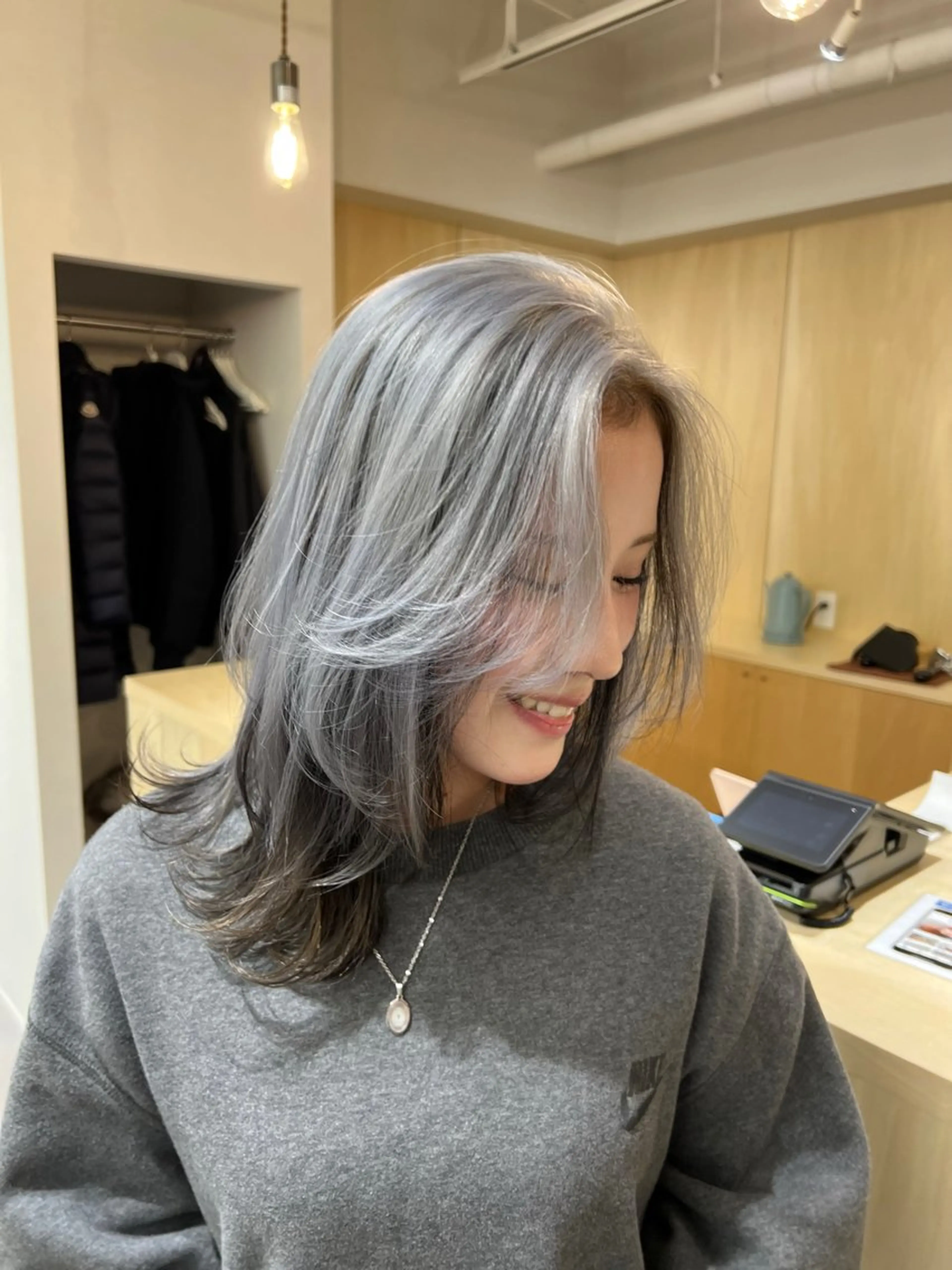 ミディアム カラー fleurir/ ハイトーン山本希来莉のヘアスタイル