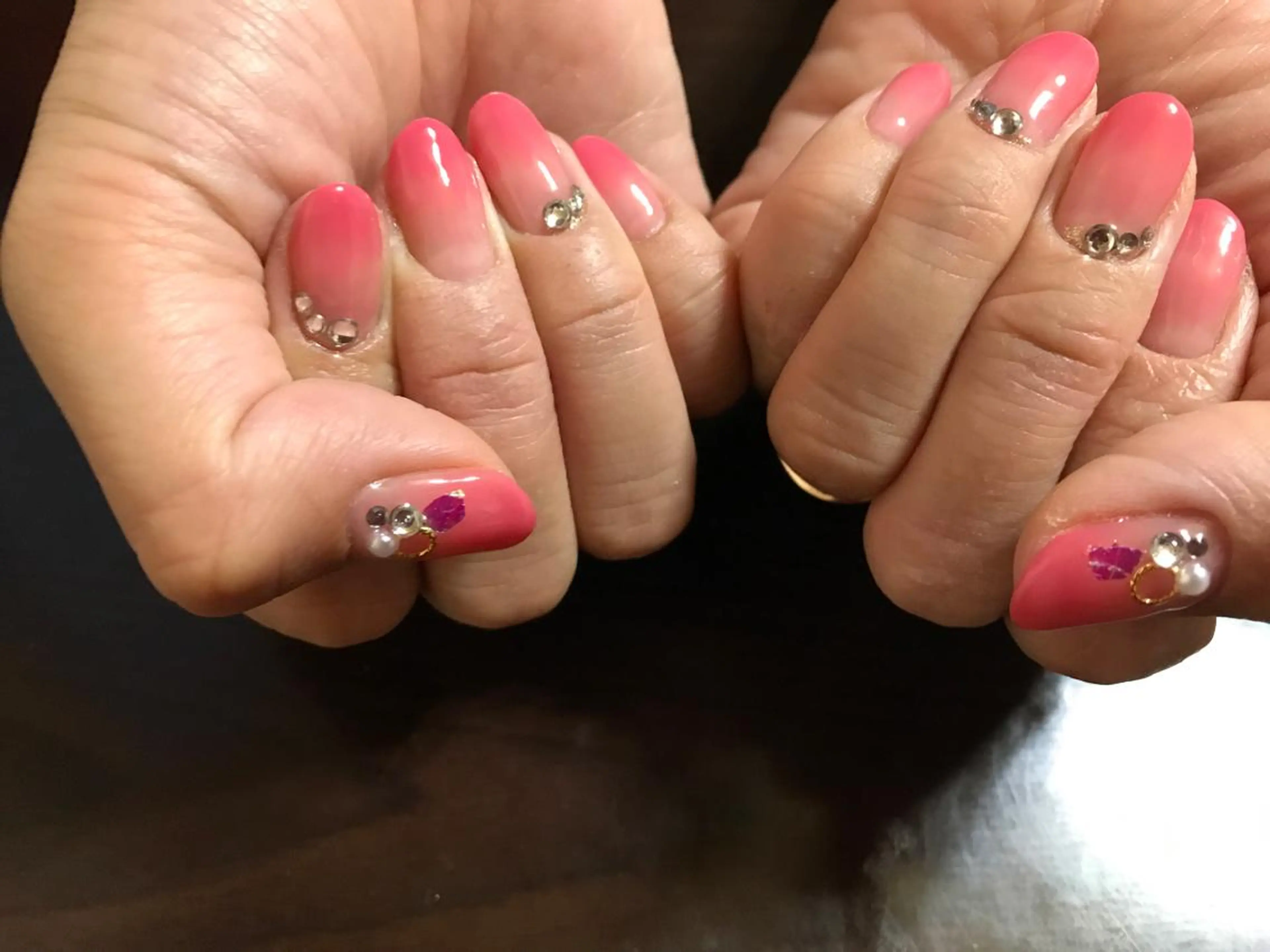 ネイル グラデーション ピンク private_ salon.Leaのエステ・リラクイメージ