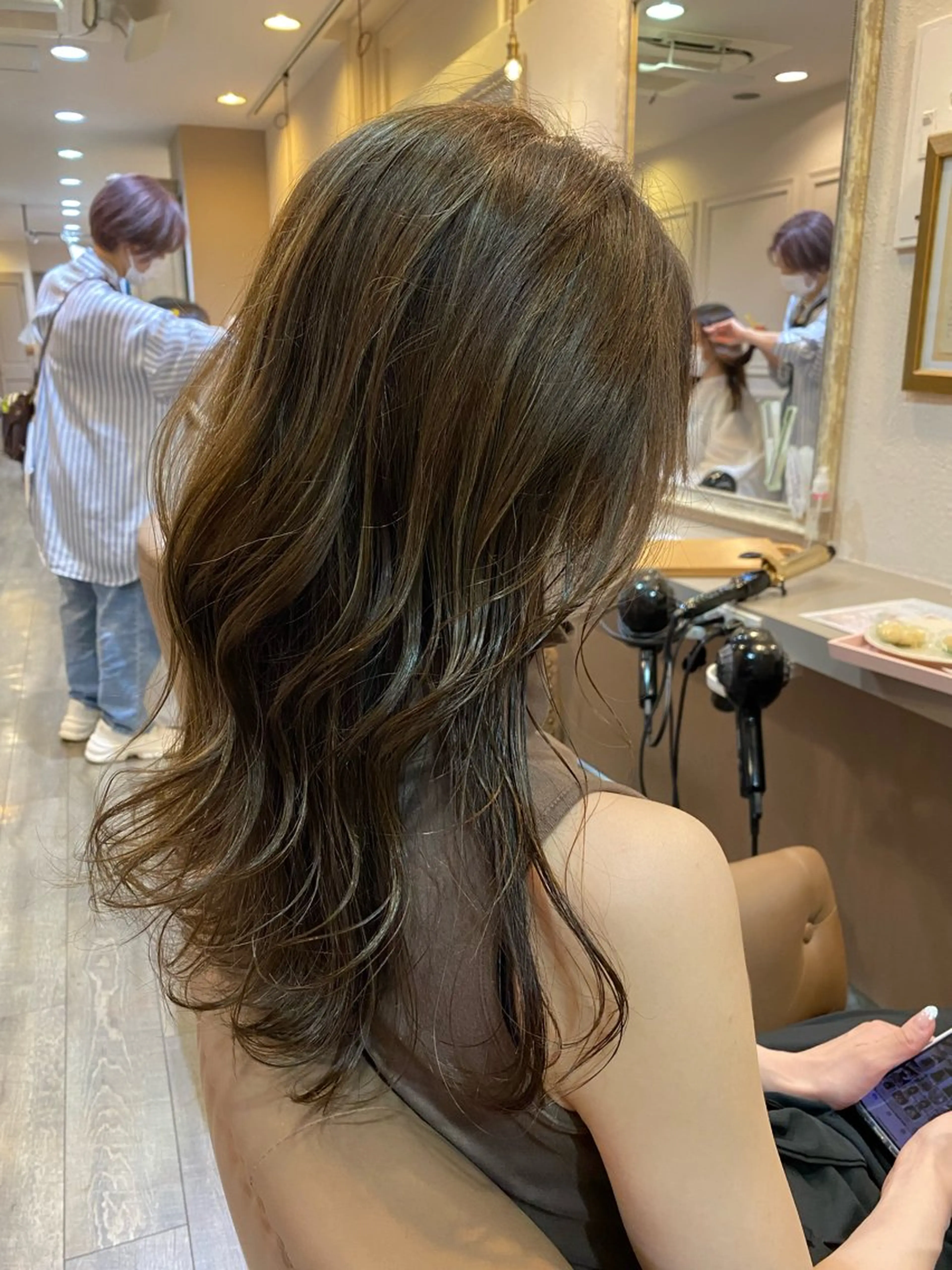 セミロング カット ヘアカラー 原田 英治のヘアスタイル