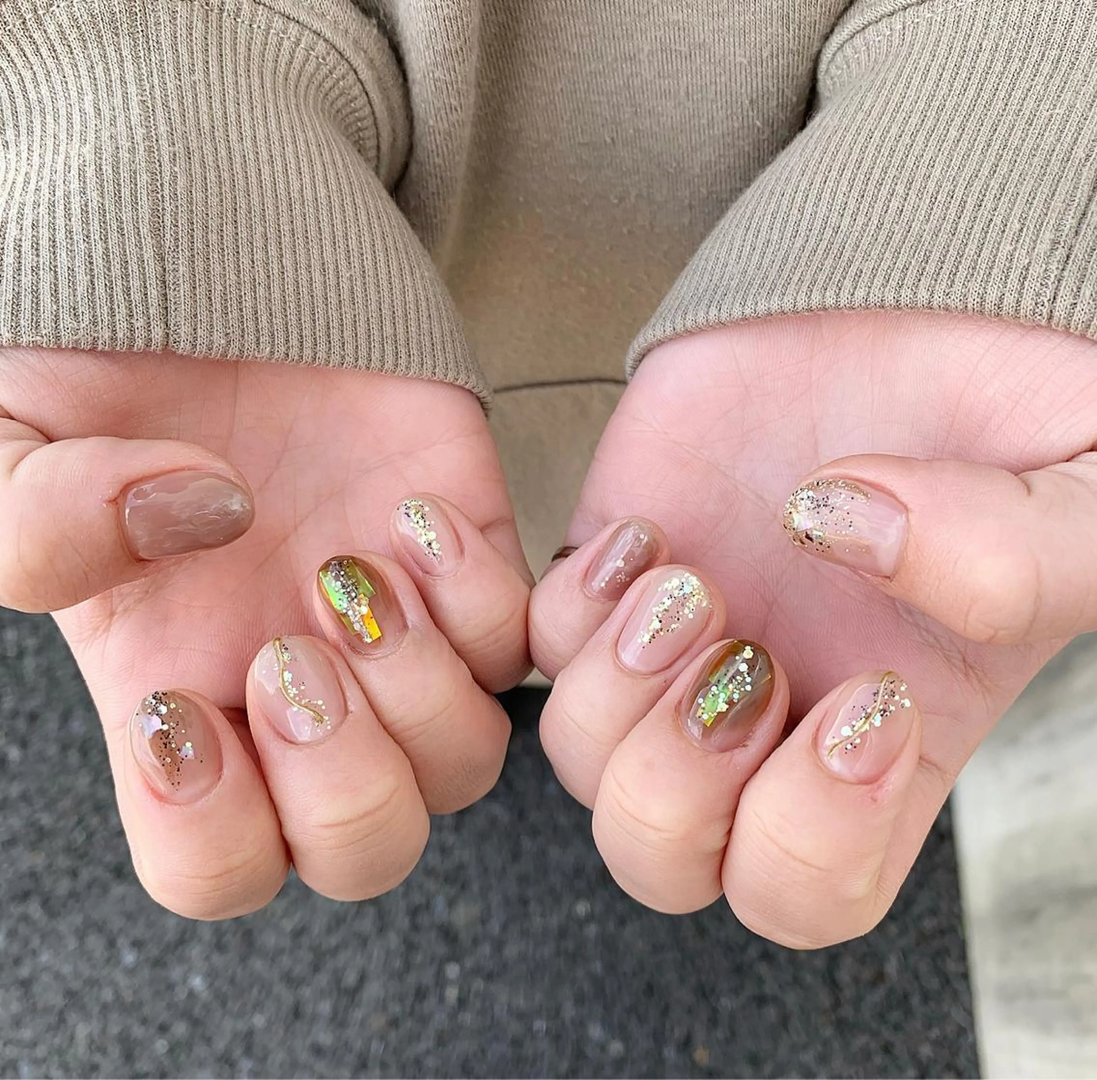 ネイル ブラウン クリアネイル 春ネイル ハンドネイル 佐藤 穂乃香のネイルデザイン