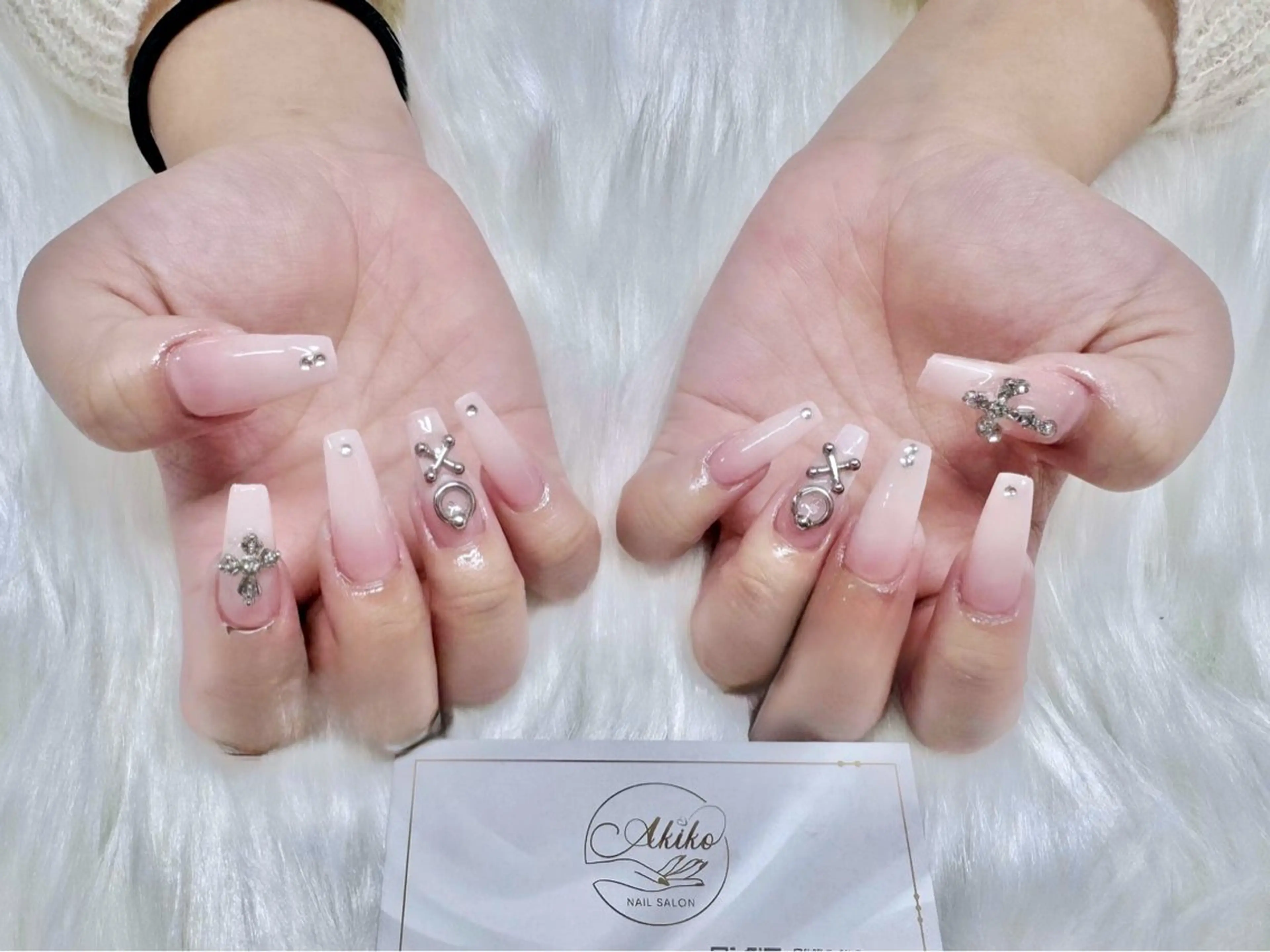 ネイル フットネイル ジェルネイル 韓国ネイル マグネットネイル 持ち込み ハンドネイル Akiko ネイルサロン所属・AKIKO ネイルサロンのネイルデザイン
