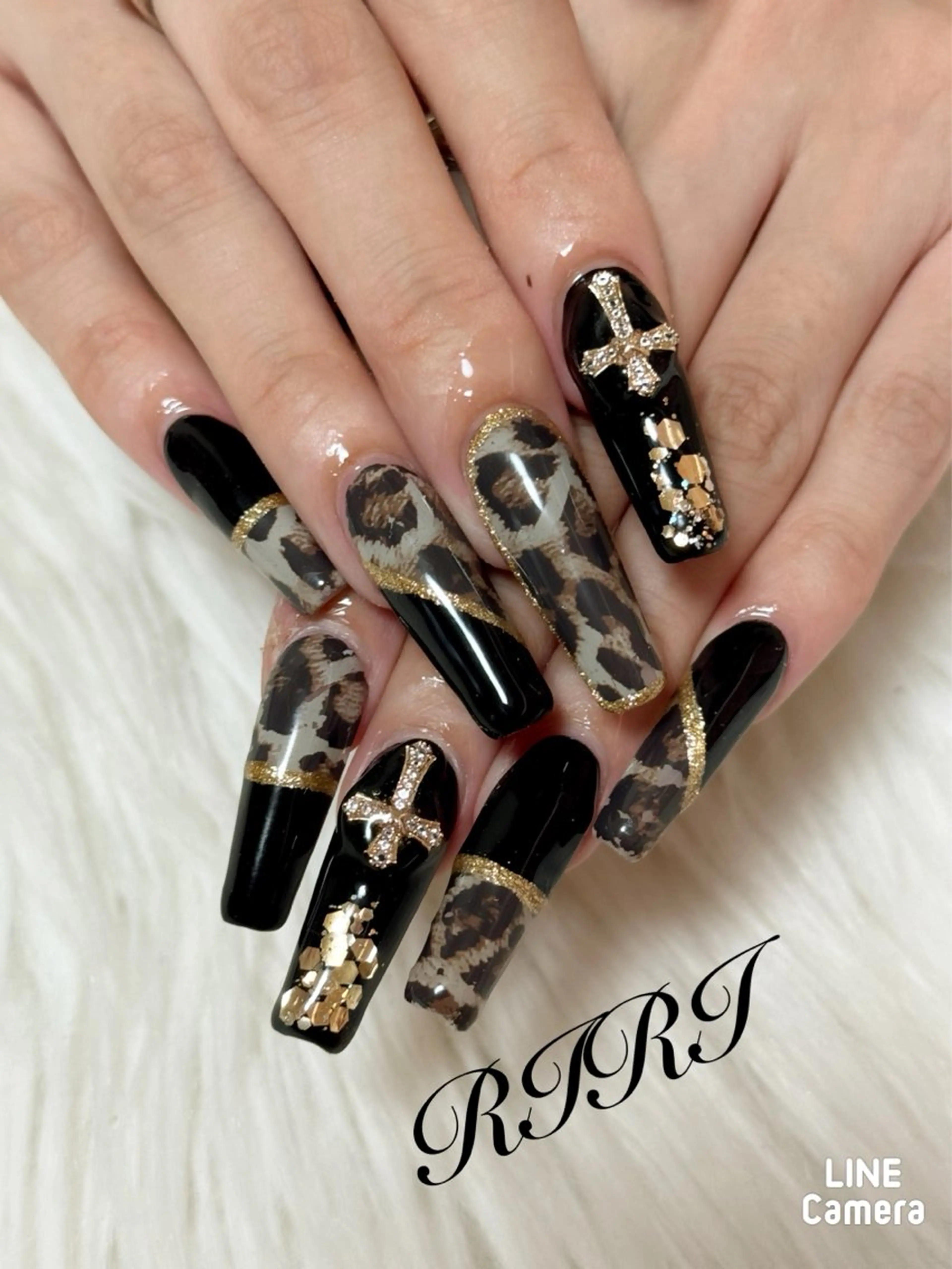 ネイル フレンチネイル ジェルネイル キラキラネイル マグネットネイル マグネットフレンチ ハンドネイル riri オーナーのネイルデザイン