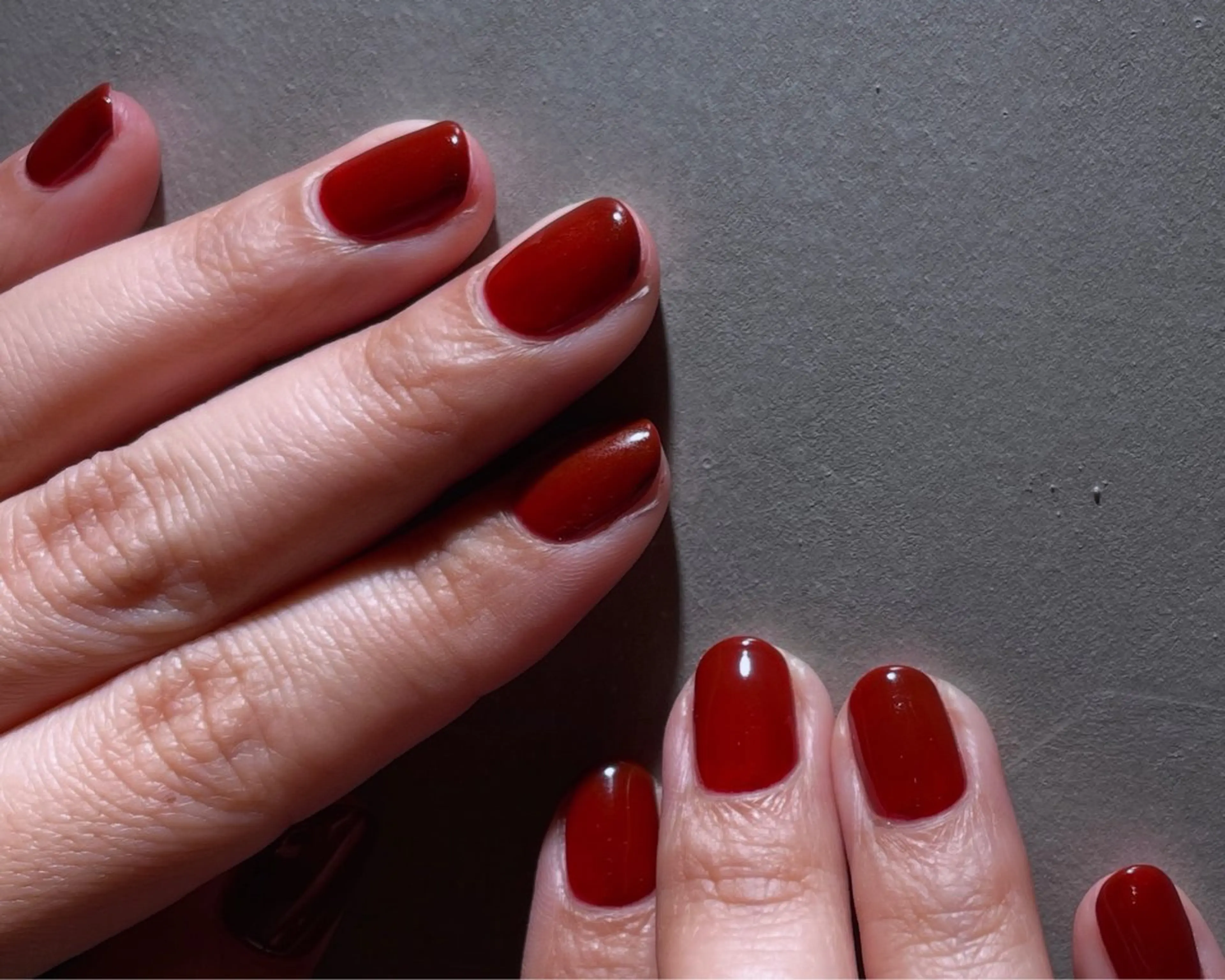 ネイル マグネットネイル オフィスネイル ワンカラーネイル シンプルネイル 冬ネイル Nailsalon Repos.所属・Rika🌼 シンプル•マグネットのネイルデザイン