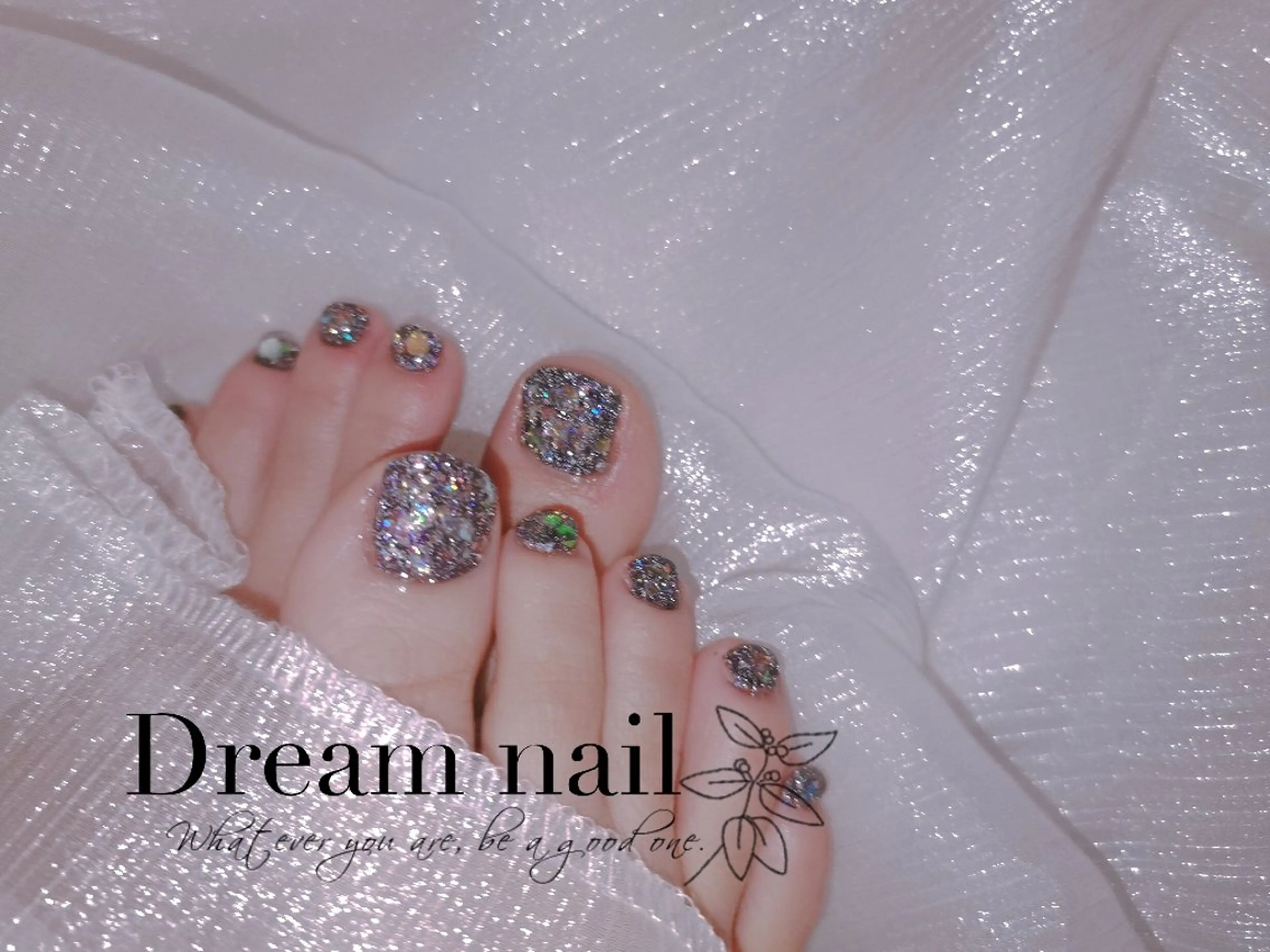 ネイル フットネイル ホログラムネイル キラキラネイル ワンカラーネイル フットネイル ネイリストゆか💅 長さだし、深爪矯正のネイルデザイン