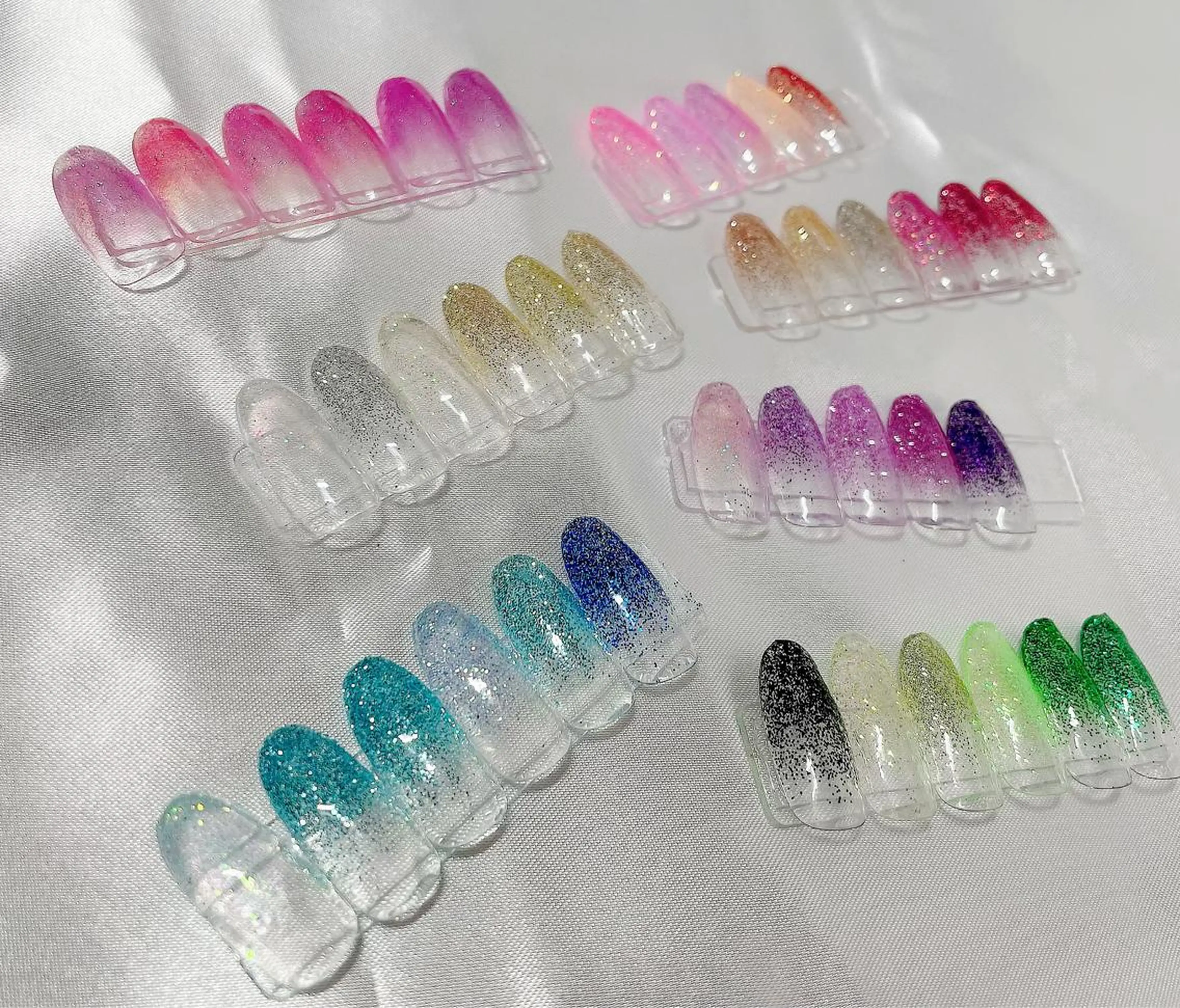 ご新規様オフ無料☆ラメグラデーション(40色の中からお選び頂けます)の写真