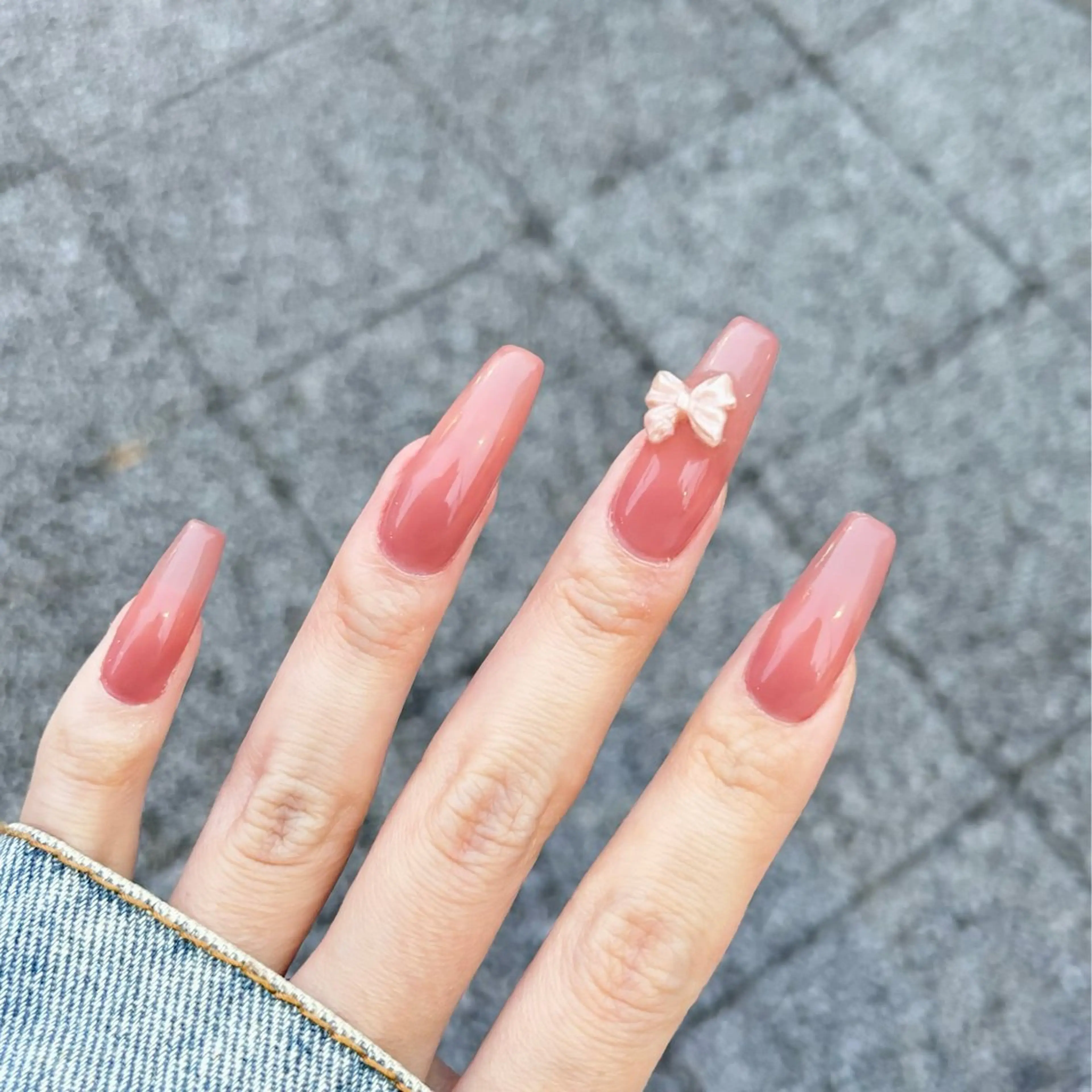ネイル ワンカラーネイル リボン ハンドネイル Nailsalon BLOOM🌷 山崎のネイルデザイン