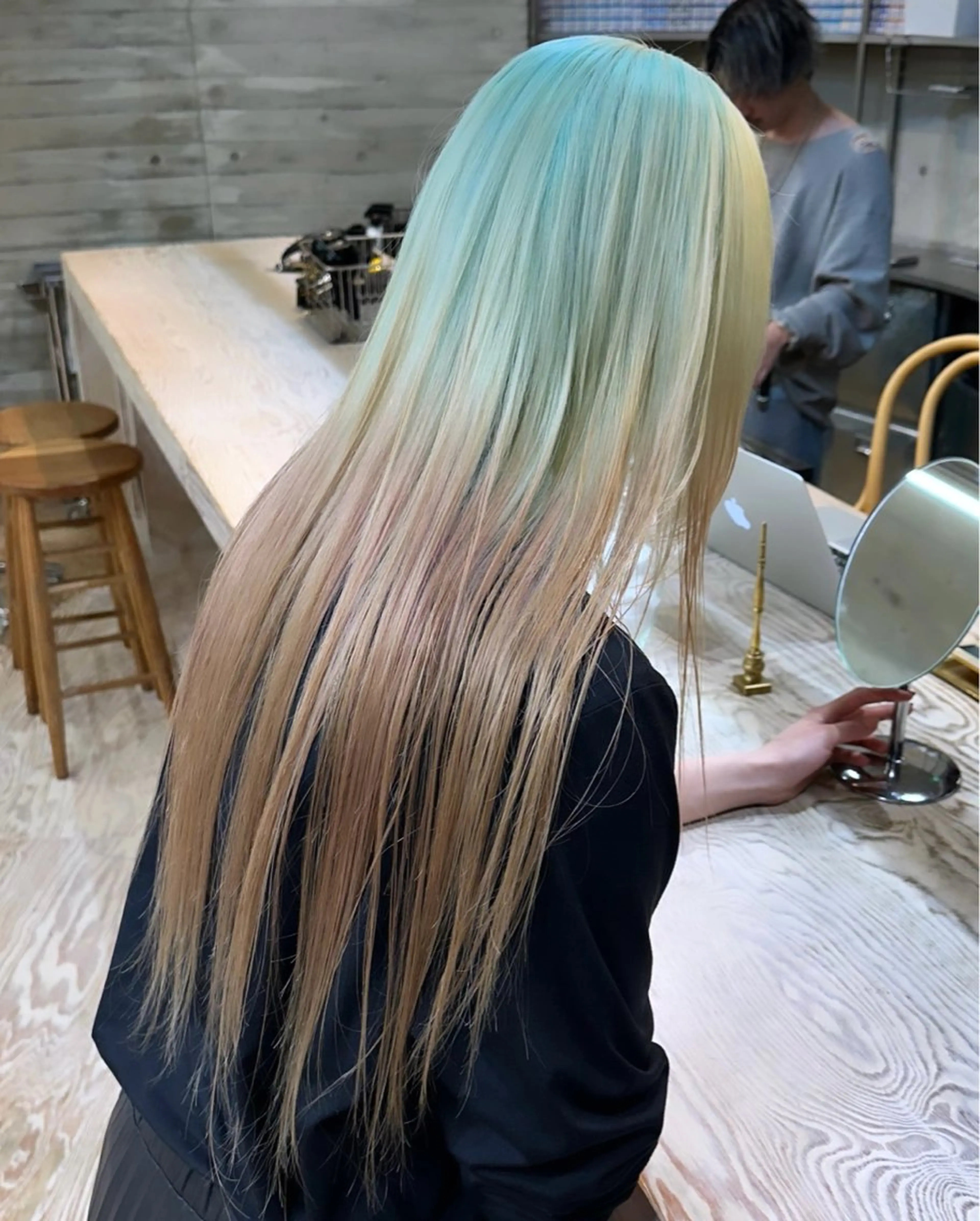 カラー 抜きっぱなしブロンド ササキカズマのヘアスタイル