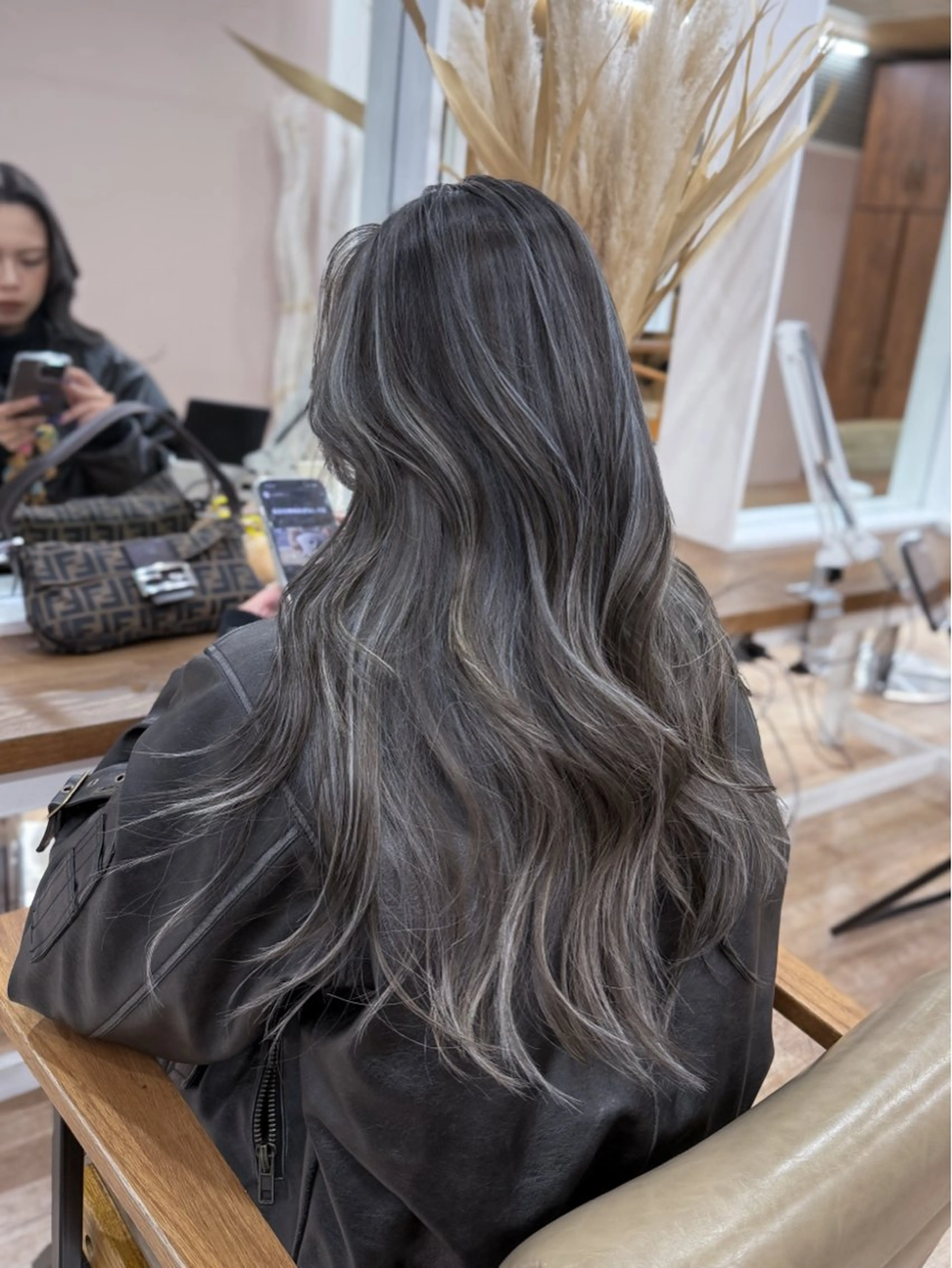 ロング カラー ハイライトカラー ハイライト ヘアカラー SHOJI LISAのヘアスタイル