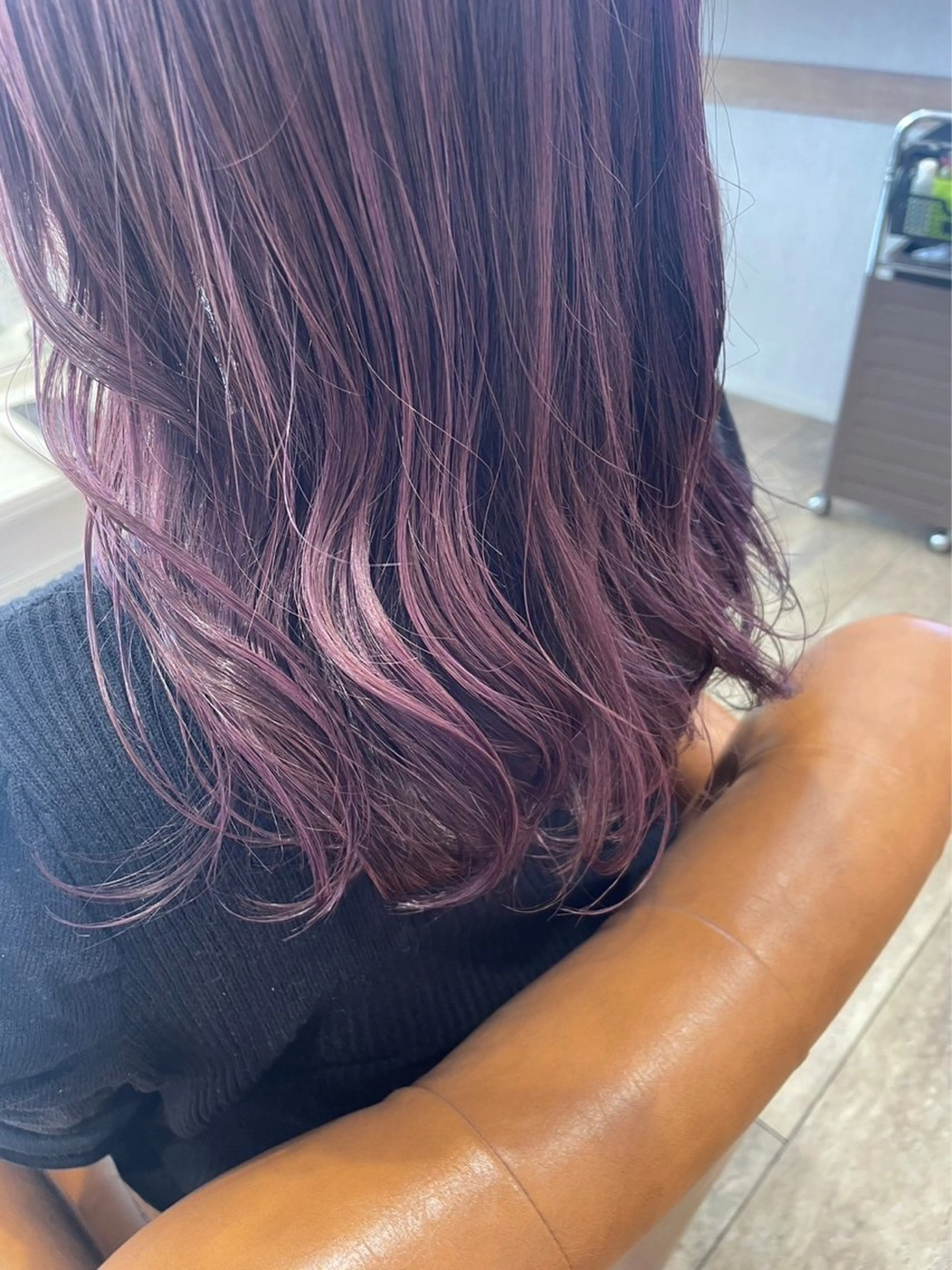 セミロング ハイライト 大島 瑞穂　ビズヘアーのマツエク・マツパデザイン