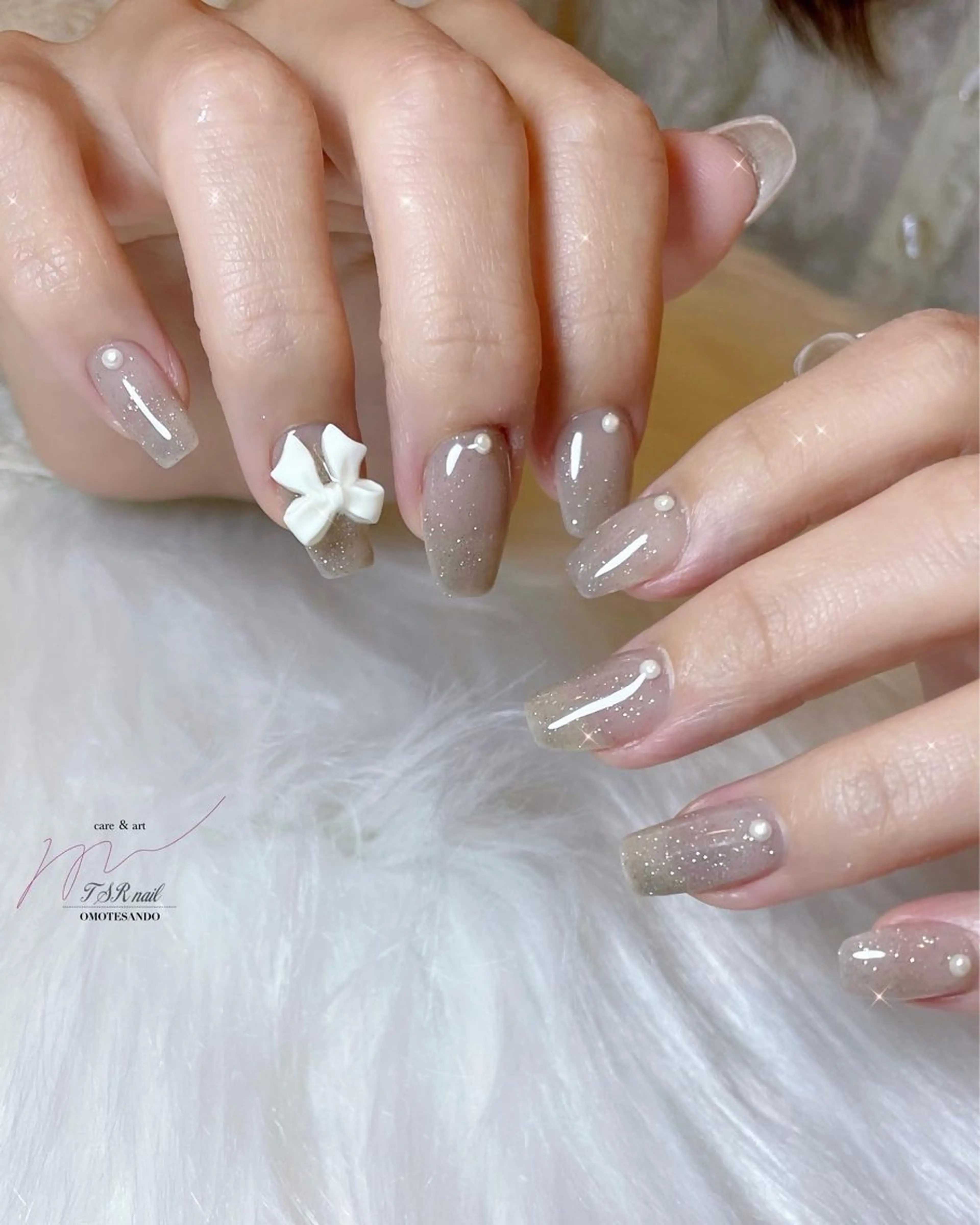 ネイル ラメ(グリッター) オフィスネイル リボン シンプルネイル ワンホンネイル ハンドネイル ハンドケア 爪咲 りり花のネイルデザイン