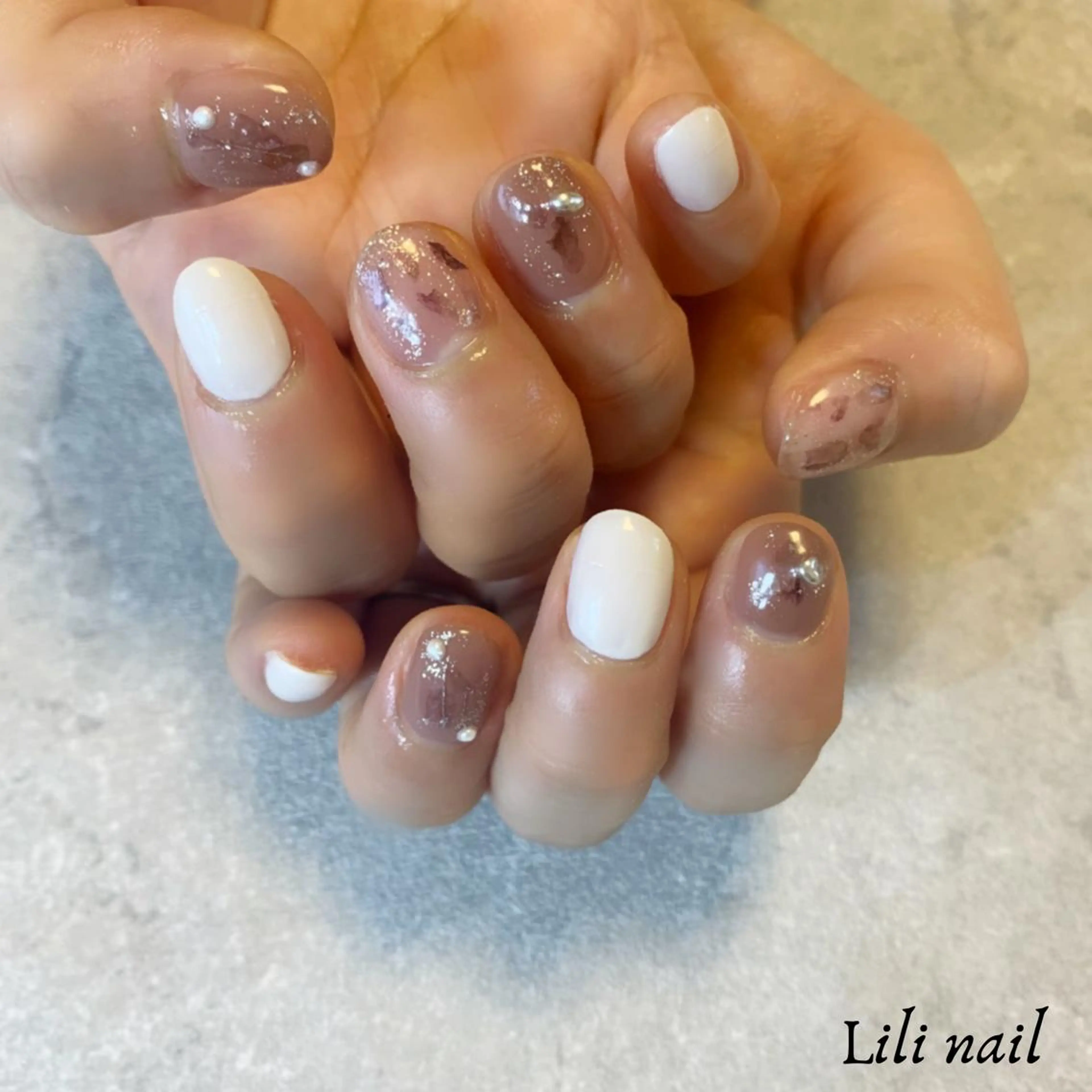 ショート ネイル ショートヘア ニュアンスネイル ショートネイル ハンドネイル Lili beauty salon所属・Lilibeauty salonのネイルデザイン