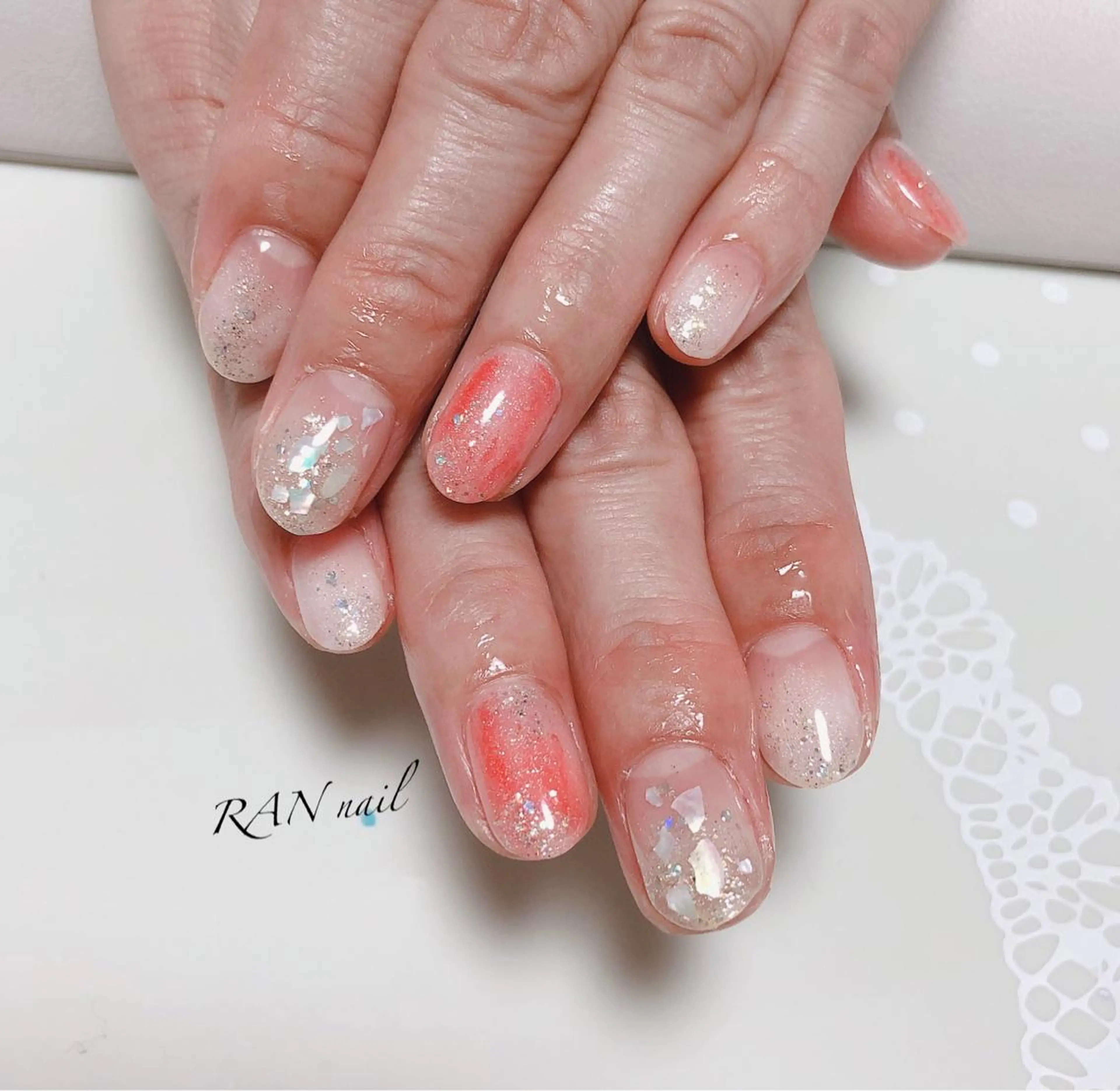 ネイル キラキラネイル 大理石ネイル(マーブル) 赤色 ホワイト ハンドネイル フットネイル RAN nail 〜ランネイル〜所属・RAN nailのネイルデザイン