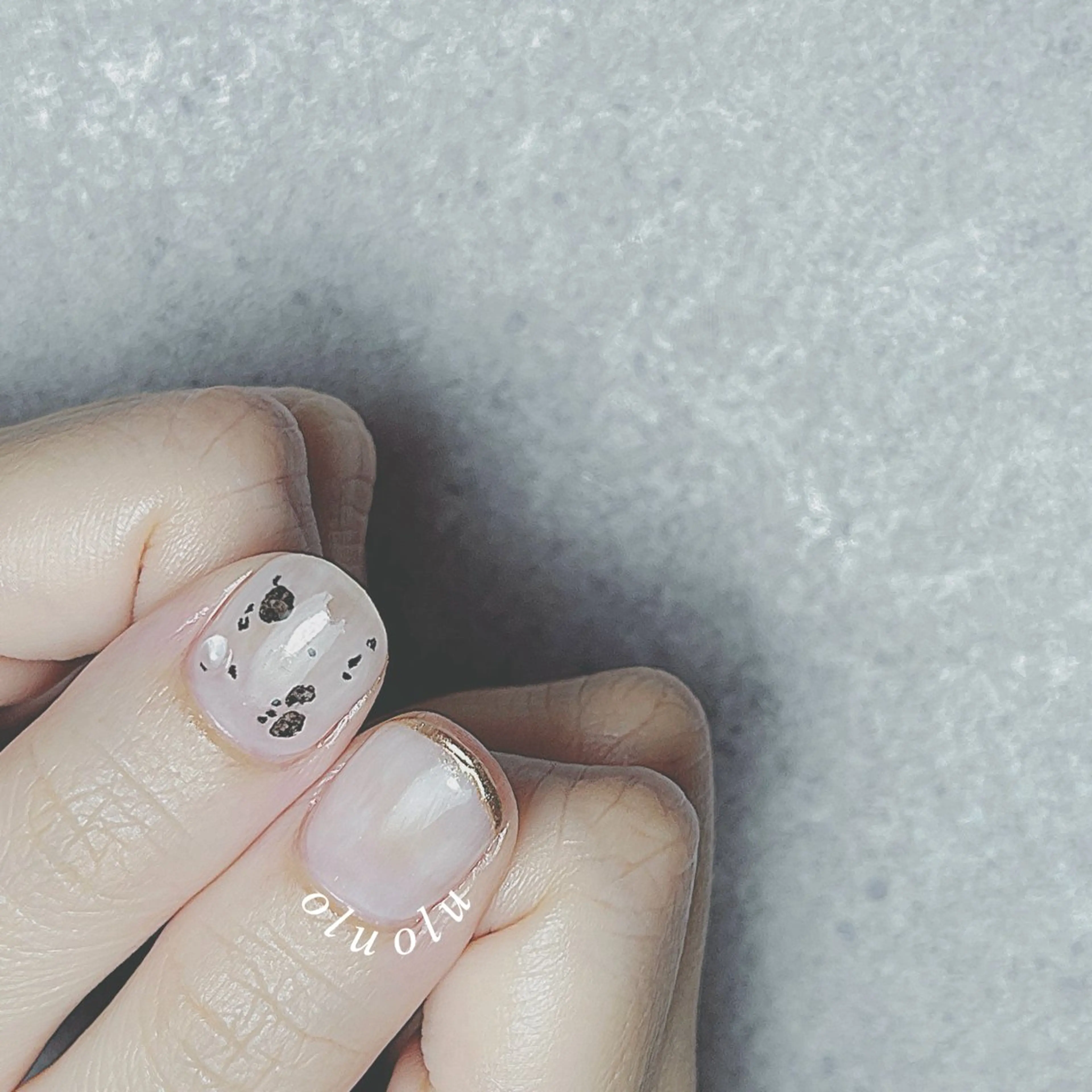 ネイル アートネイル ミラーネイル ニュアンスネイル ショートネイル ホワイト ハンドネイル 大村 紬華のネイルデザイン