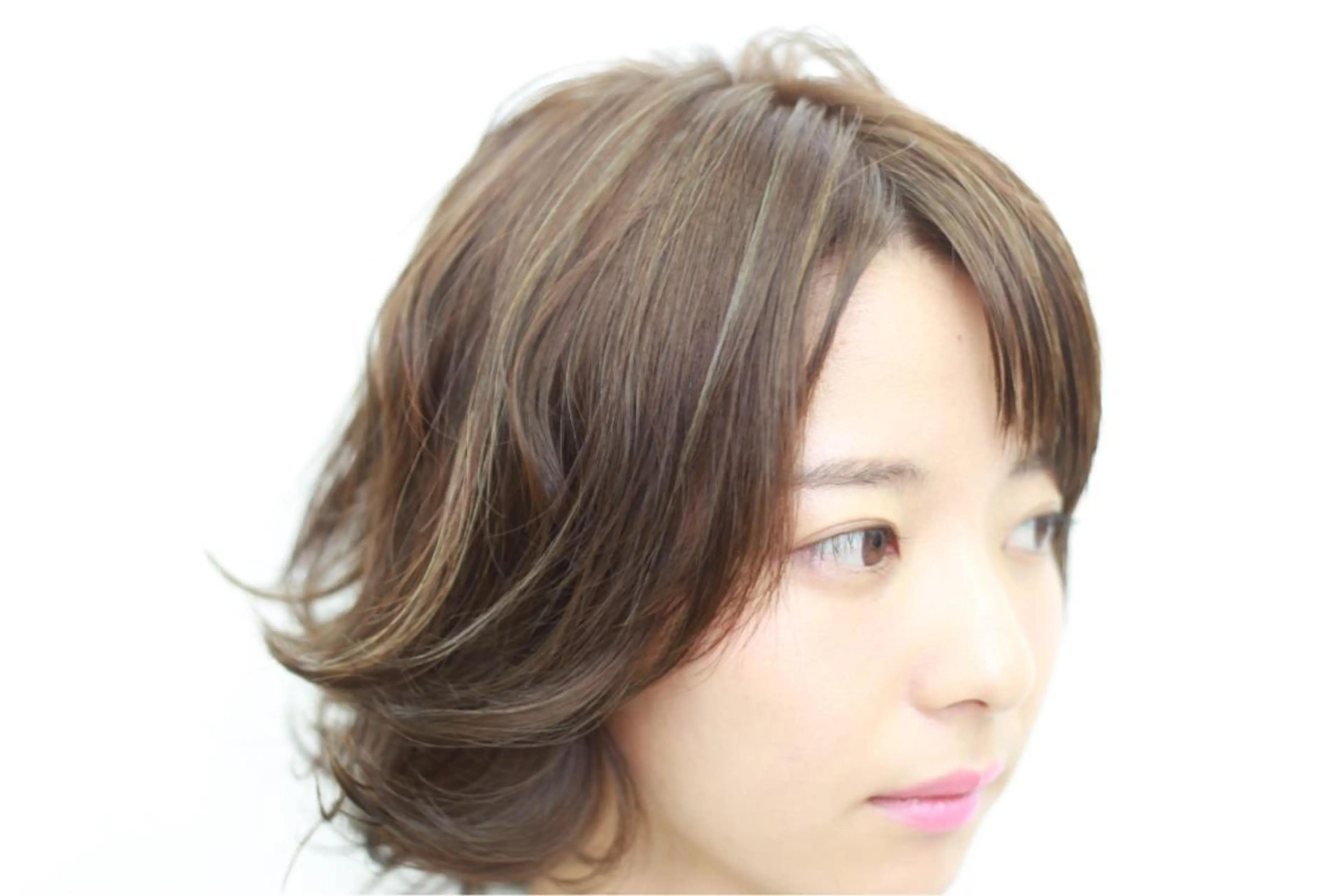 ミディアム カラー ハイライトカラー ハイライト 難波/心斎橋/ボブ/ 髪質改善/ハイトーンのヘアスタイル