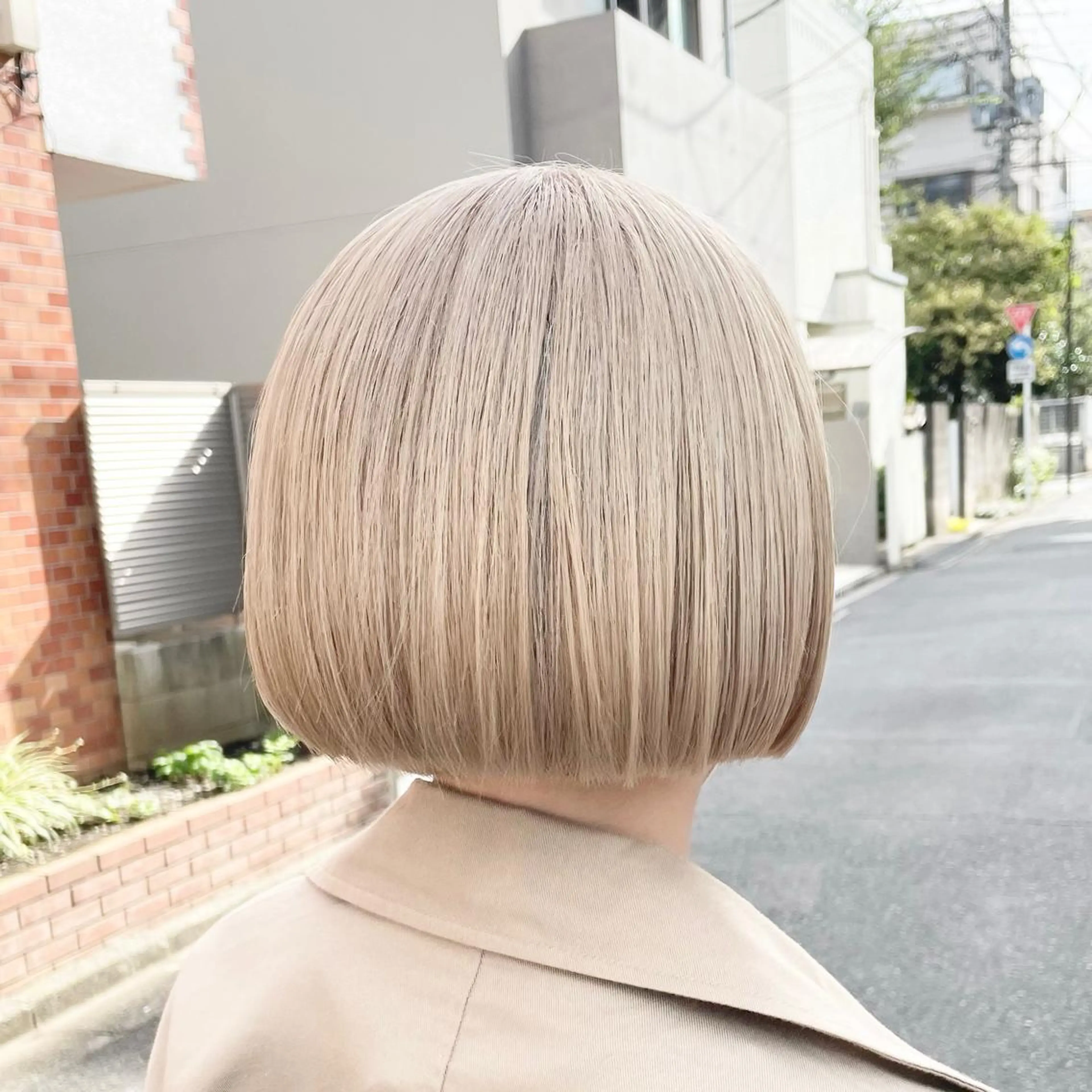 ショート カラー ブリーチ ブロンド ホワイトブロンド ボブ カット ヘアカラー トリートメント kitin  吉祥寺 山岸花のヘアスタイル