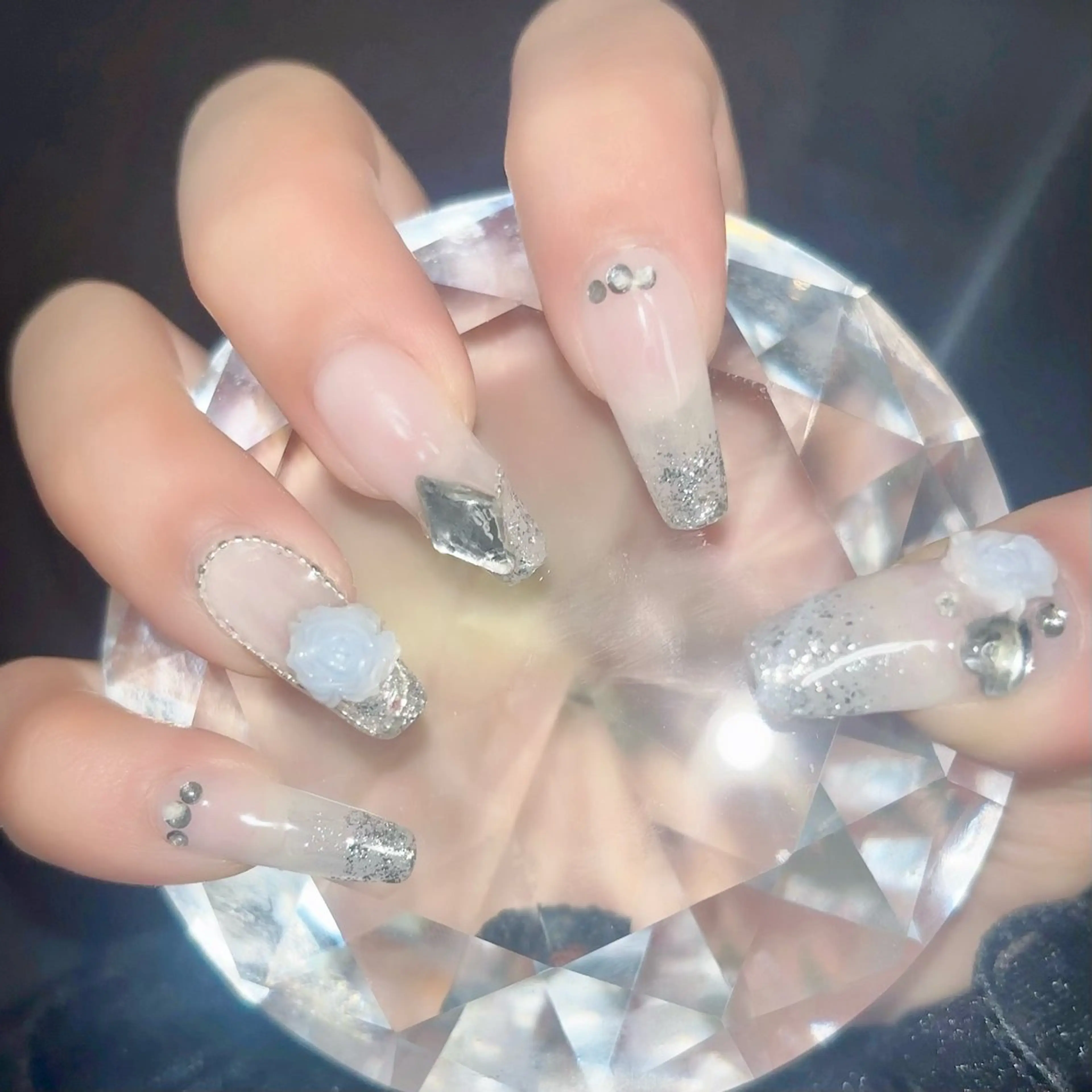 ネイル 長さ出し キラキラネイル スカルプネイル ネイルチップ ワンホンネイル ハンドネイル バストアップサロン LUNAのネイルデザイン