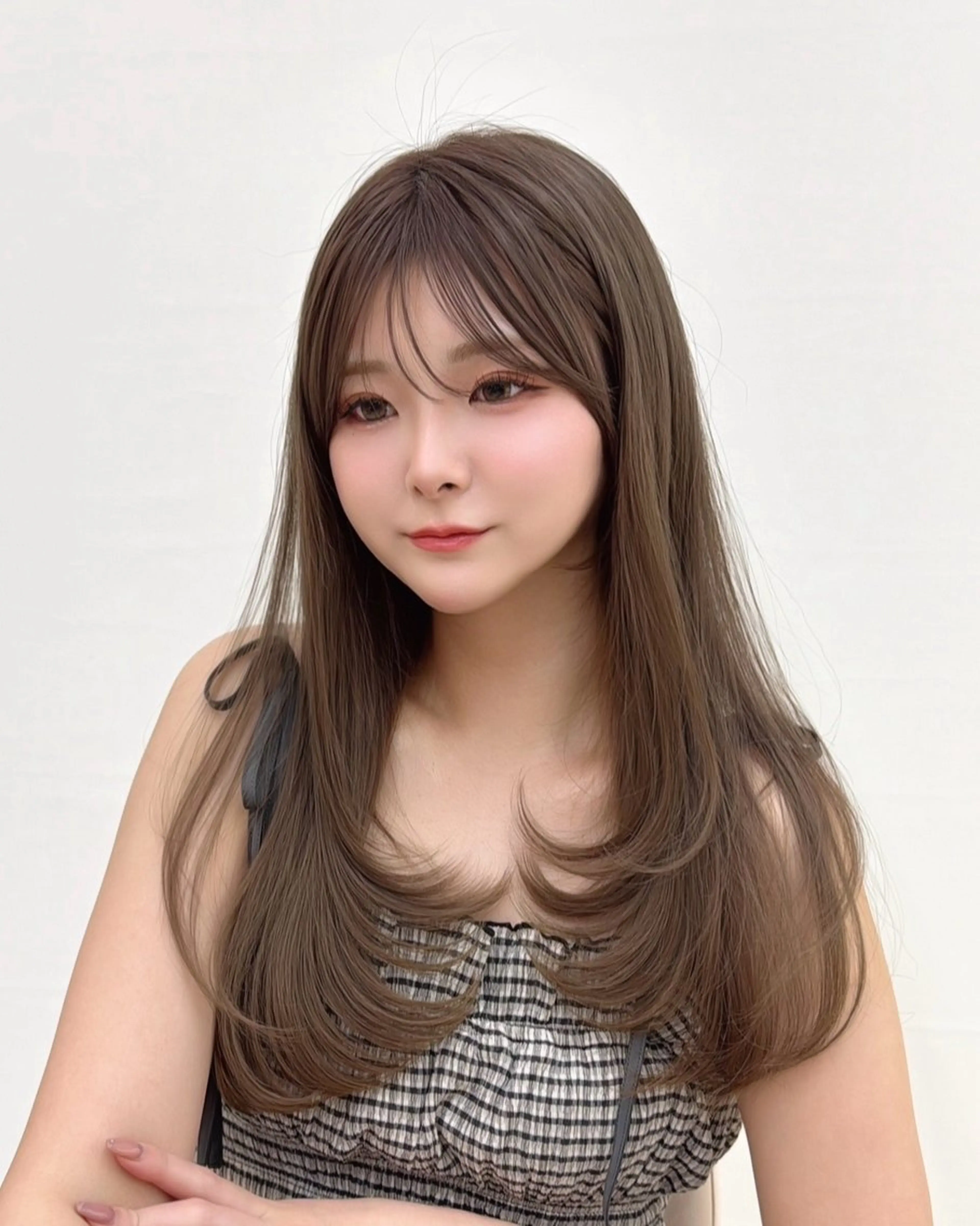 セミロング くびれヘア 顔まわりレイヤー 顔周りカット ハイレイヤー 韓国風ヘア レイヤーカット/ 顔まわり/アオイのヘアスタイル