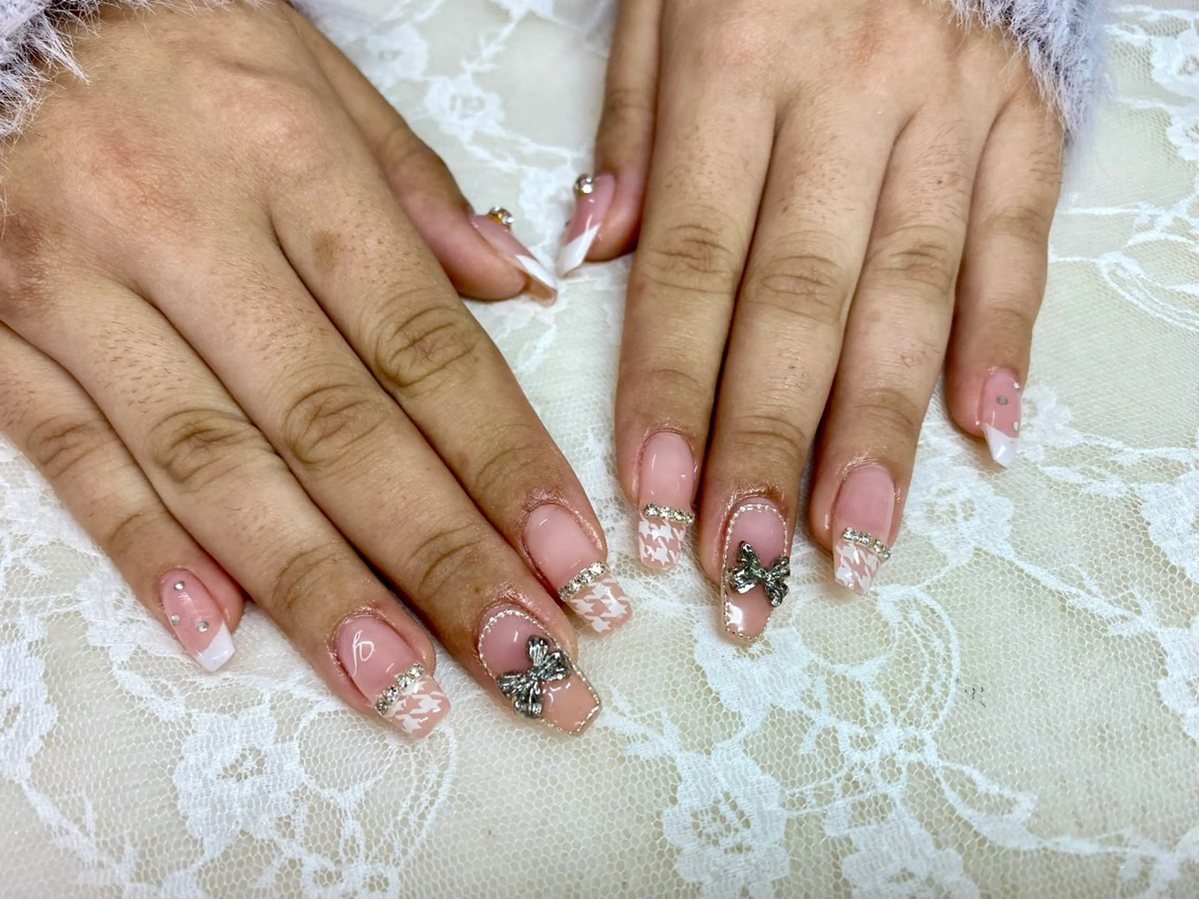 ネイル ストーンネイル ワンホンネイル ハンドネイル ハンドケア Epokku ネイルサロンのネイルデザイン