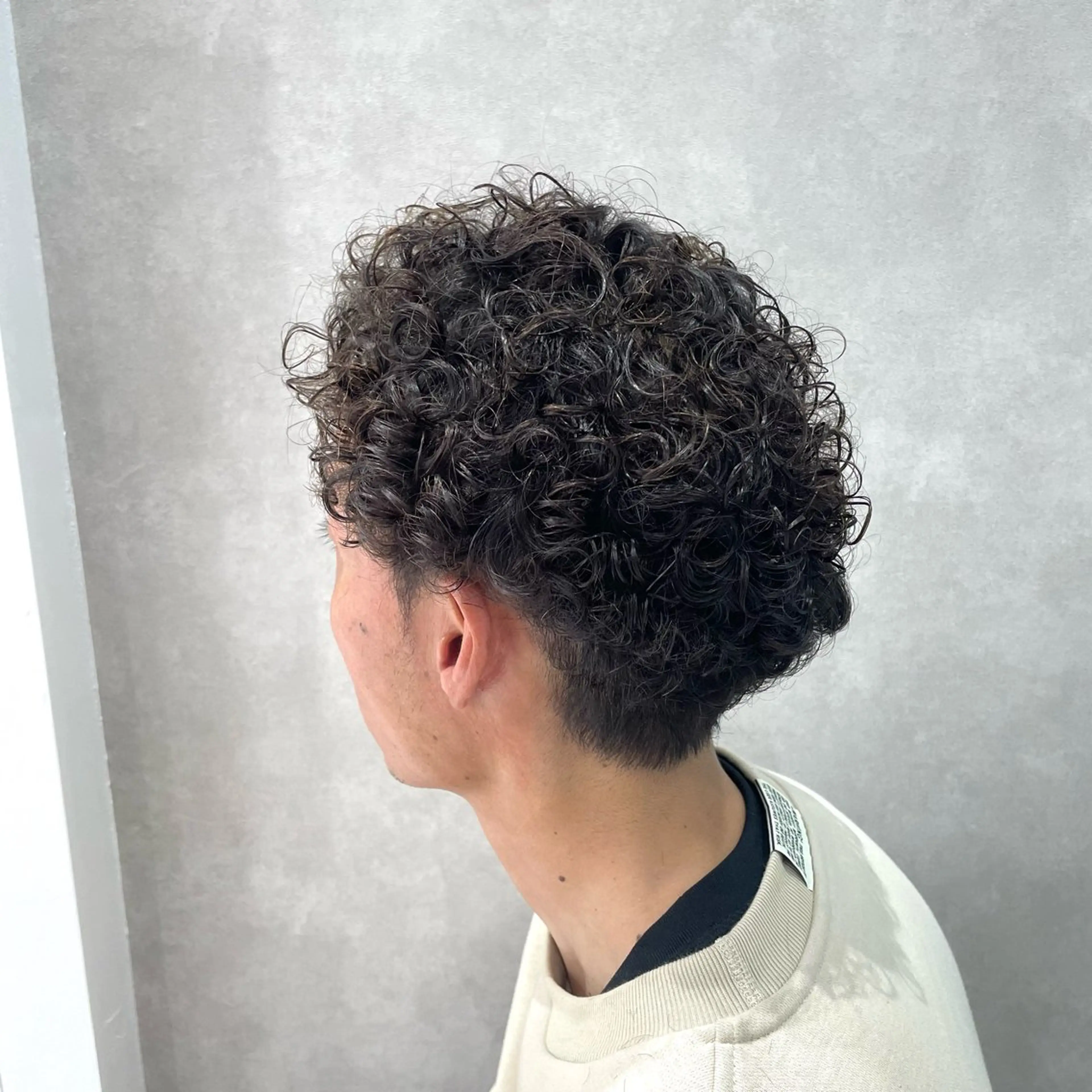 パーマ メンズ メンズパーマ プードルパーマ 波巻きパーマ ニュアンスパーマ プードルパーマ カット パーマ ダウンパーマ特化💎 ボブ・レイヤーりなのヘアスタイル