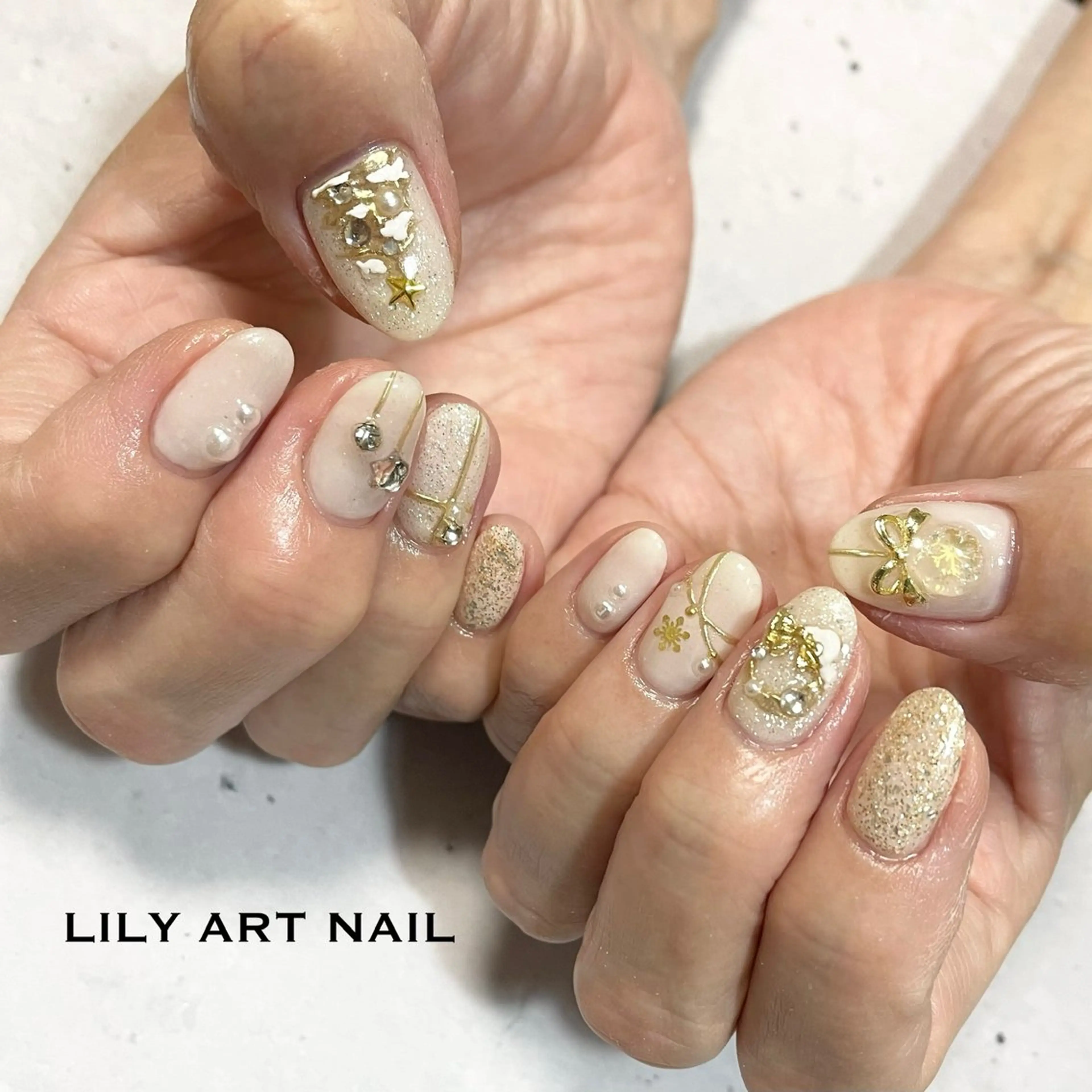 ネイル 冬ネイル クリスマス ハンドネイル LILY  ART NAILのネイルデザイン